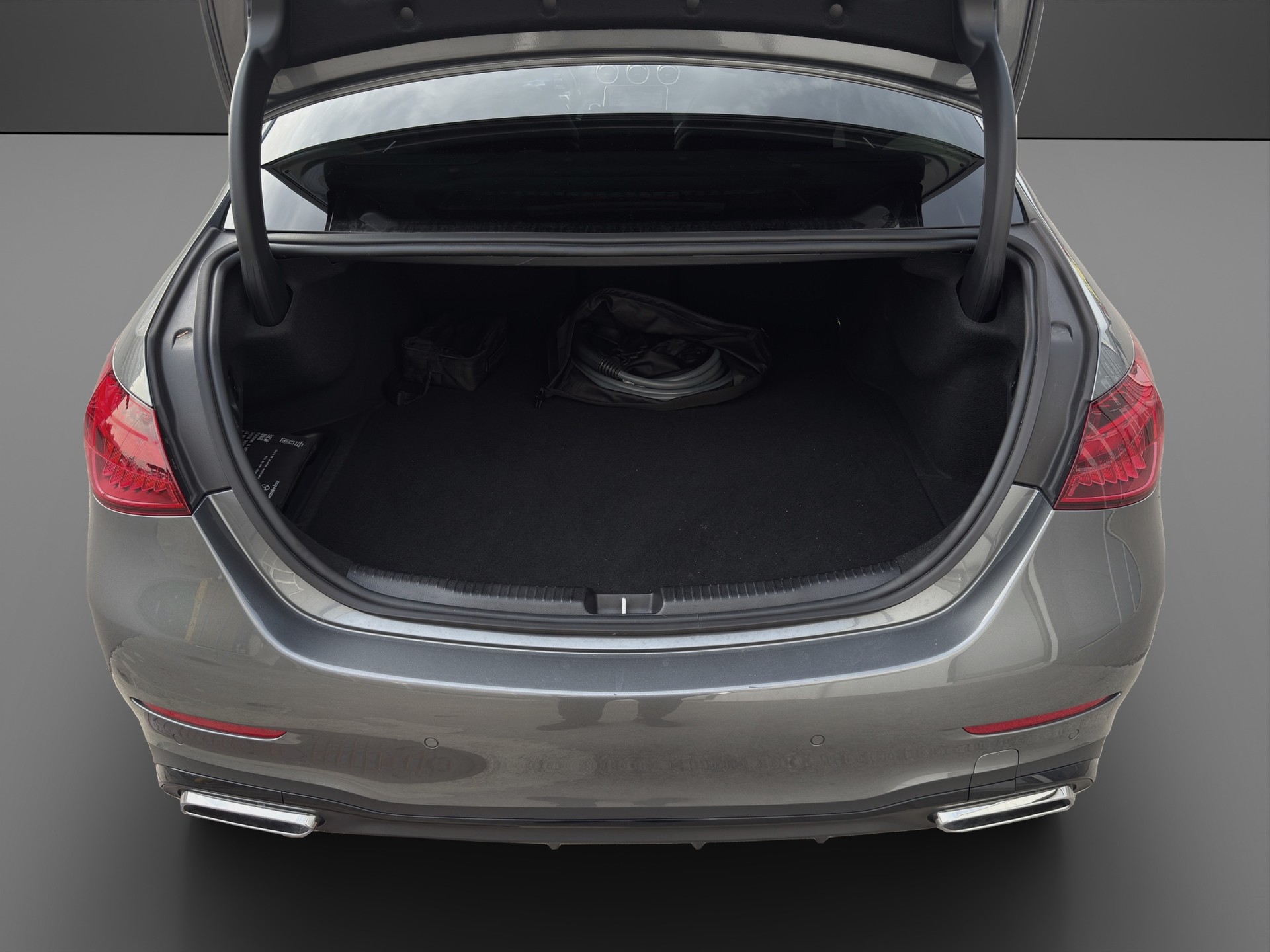 MERCEDES-BENZ C 300e 4 Matic EQ Hybrid AMG Line-image-3