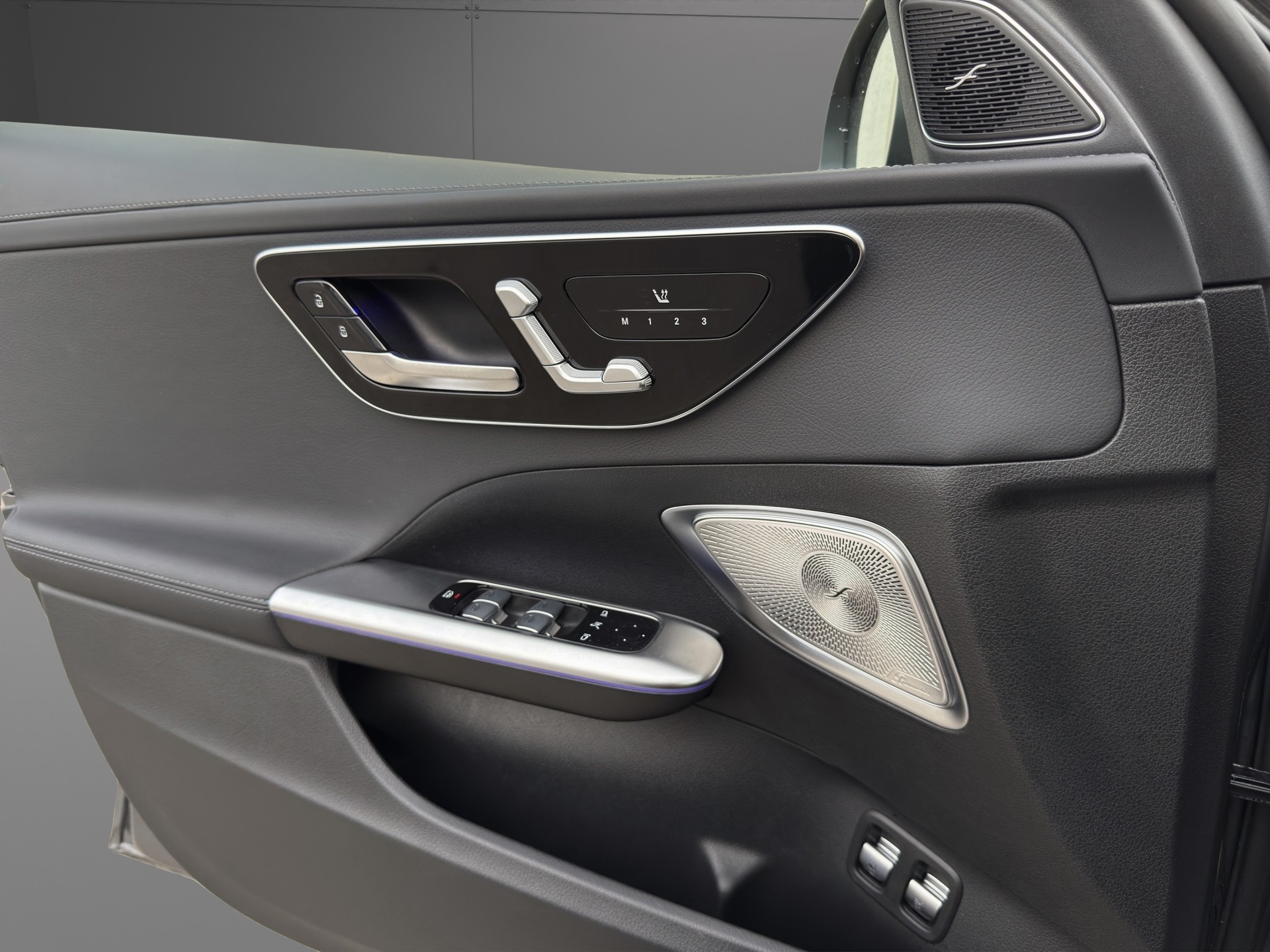 MERCEDES-BENZ C 300e 4 Matic EQ Hybrid AMG Line-image-15