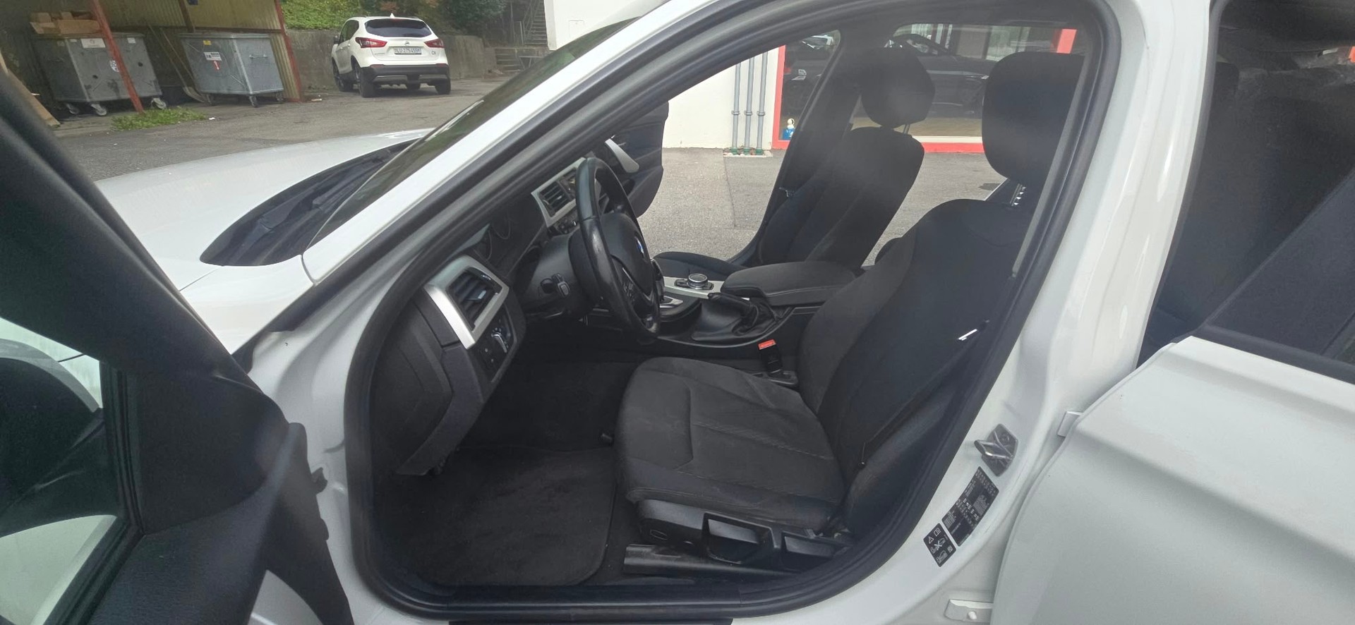 BMW 320d xDrive Touring Luxury Line Steptronic-image-8