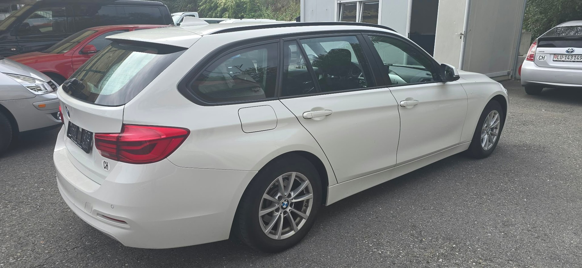 BMW 320d xDrive Touring Luxury Line Steptronic-image-3
