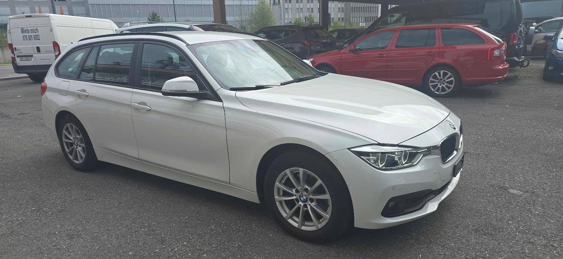BMW 320d xDrive Touring Luxury Line Steptronic-image-2