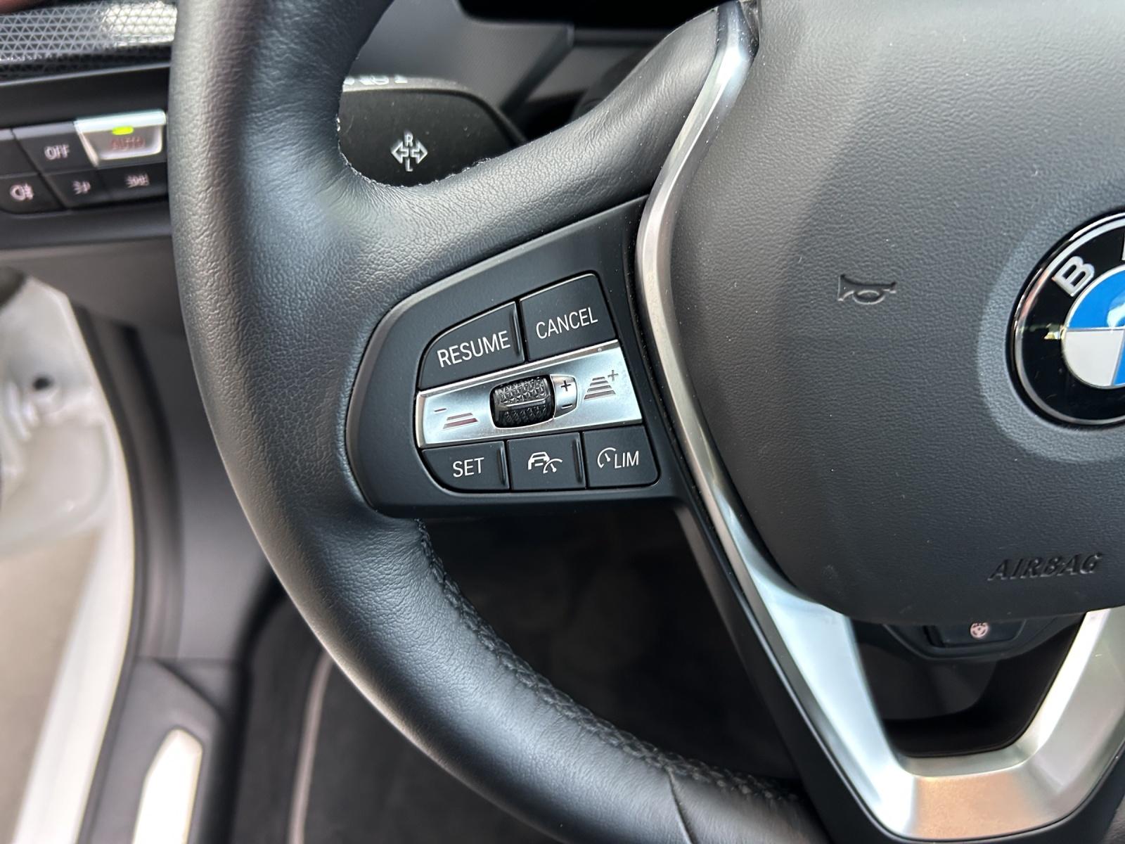 BMW 120i-image-9