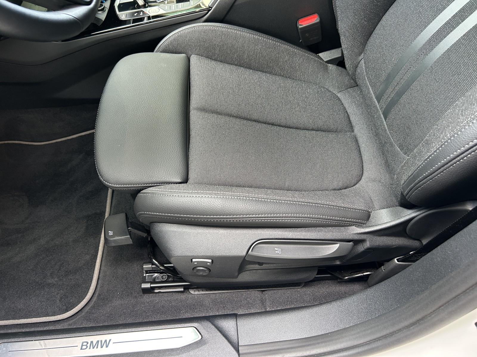 BMW 120i-image-18