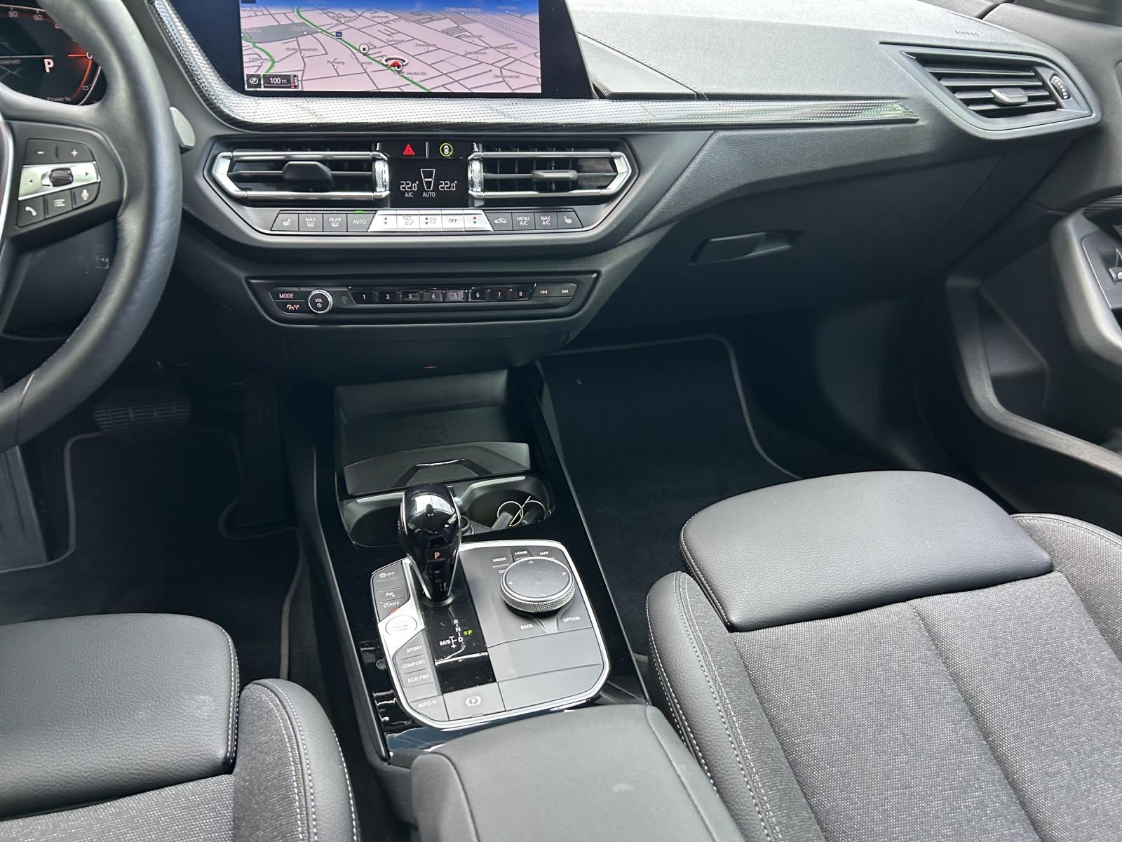 BMW 120i-image-7