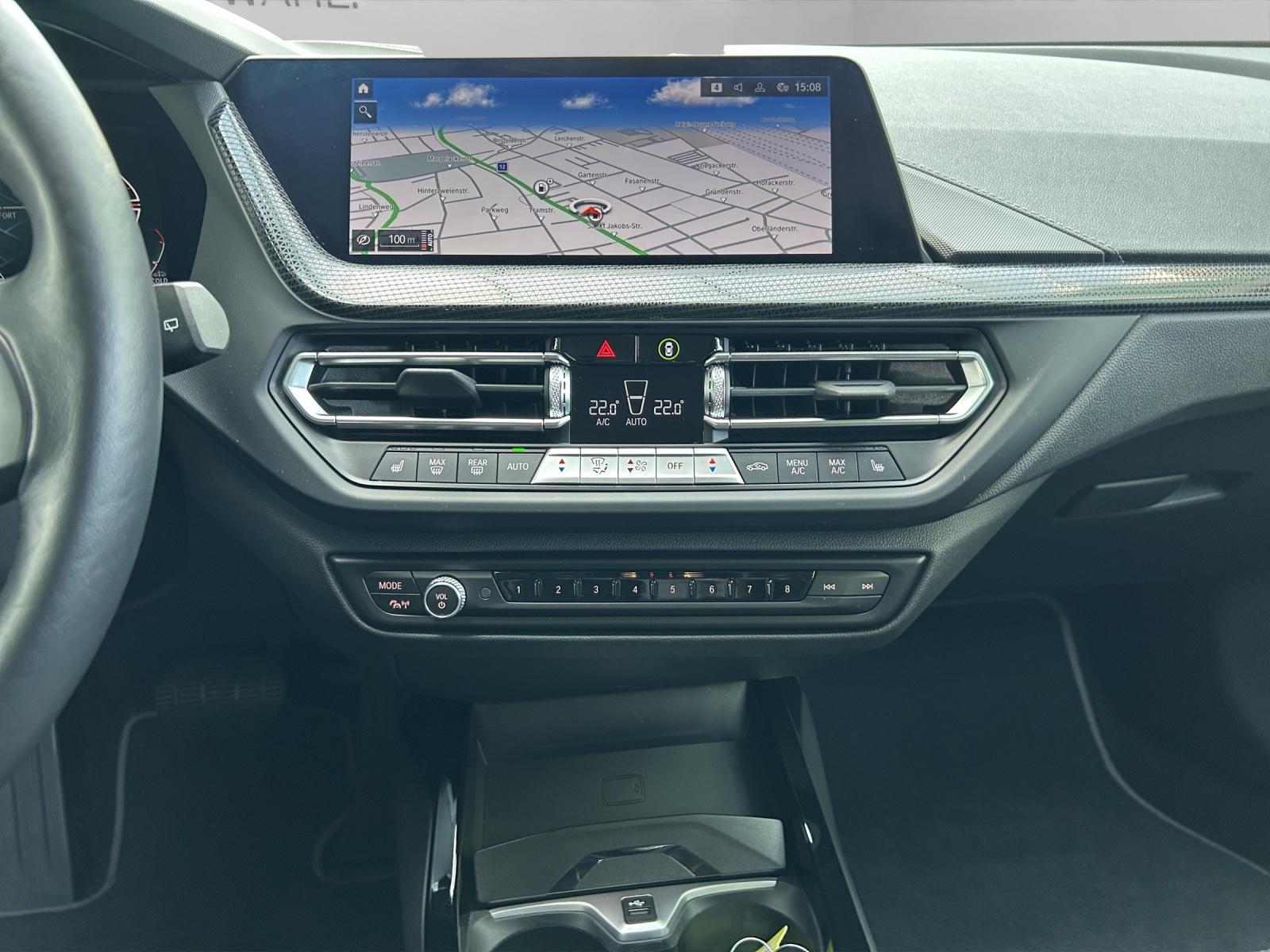 BMW 120i-image-10