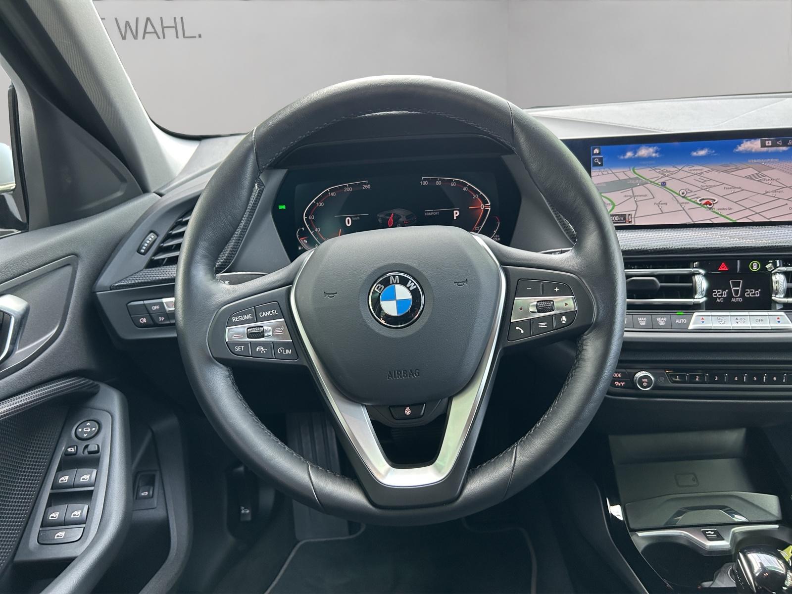BMW 120i-image-5