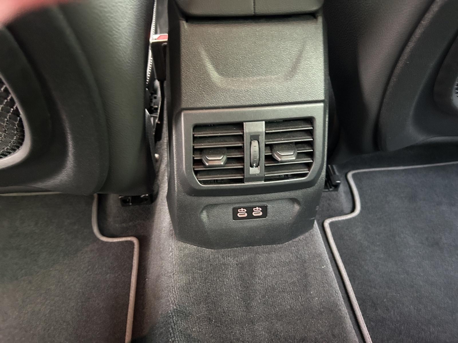 BMW 120i-image-21