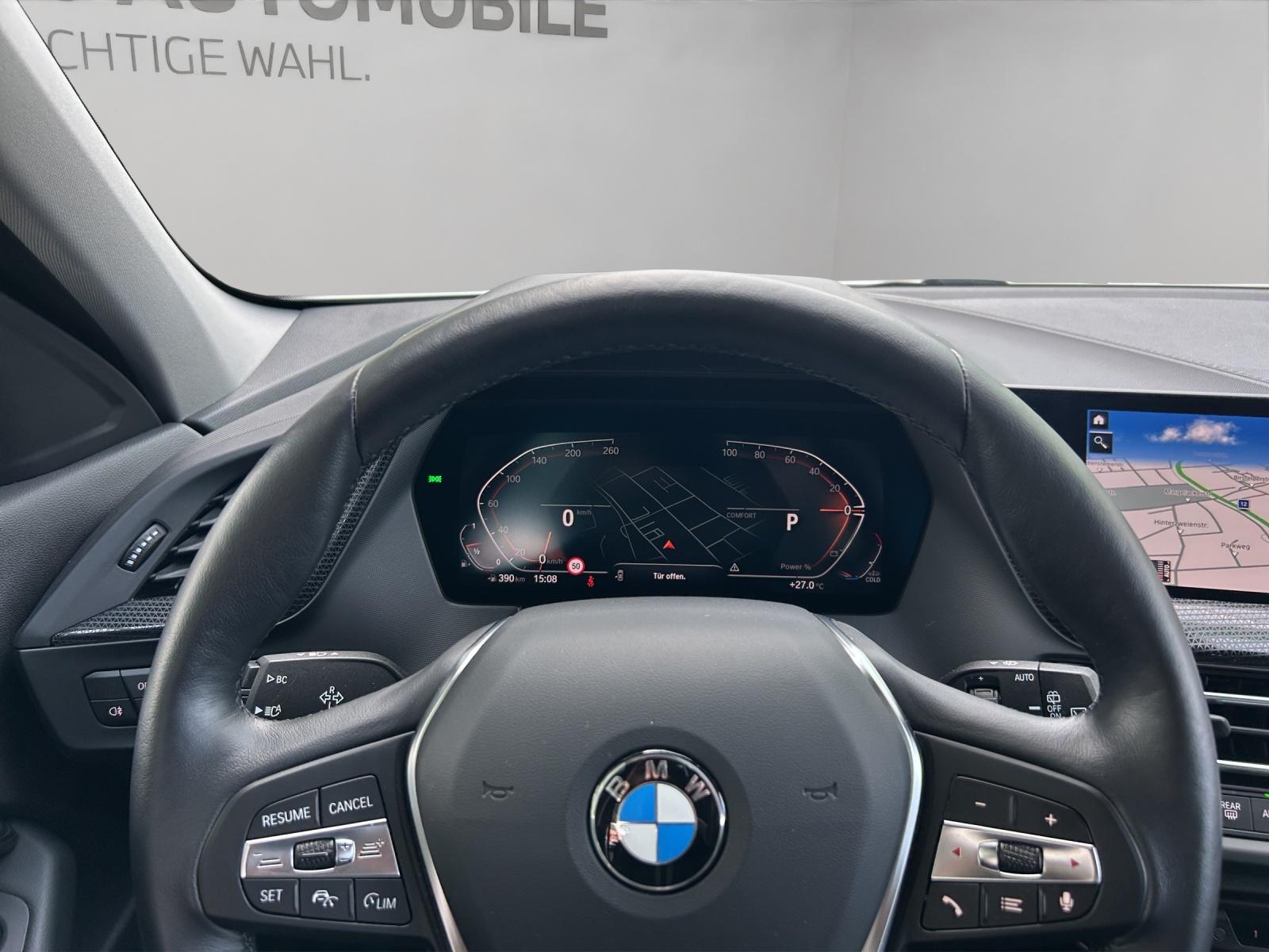 BMW 120i-image-8