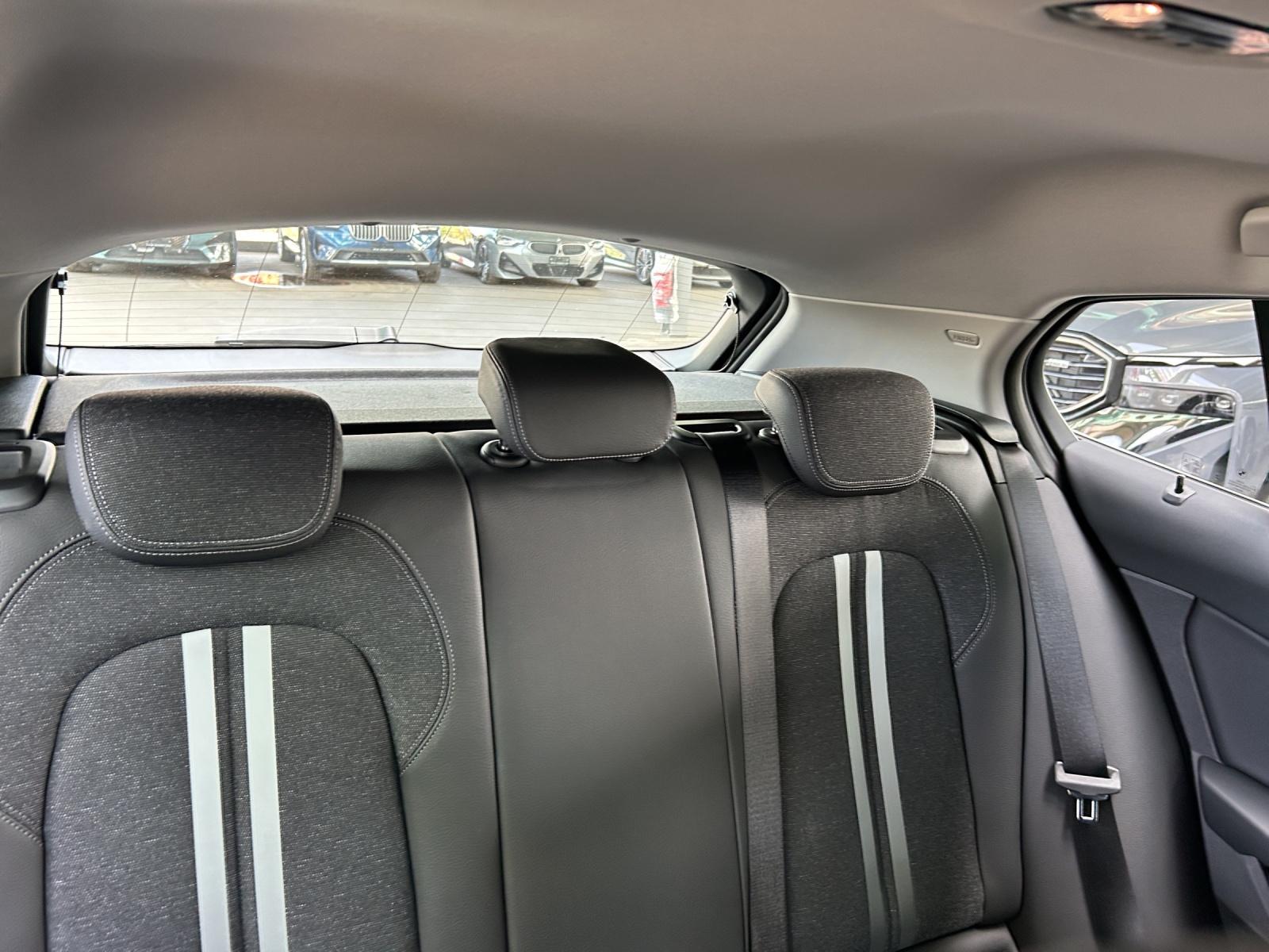 BMW 120i-image-23