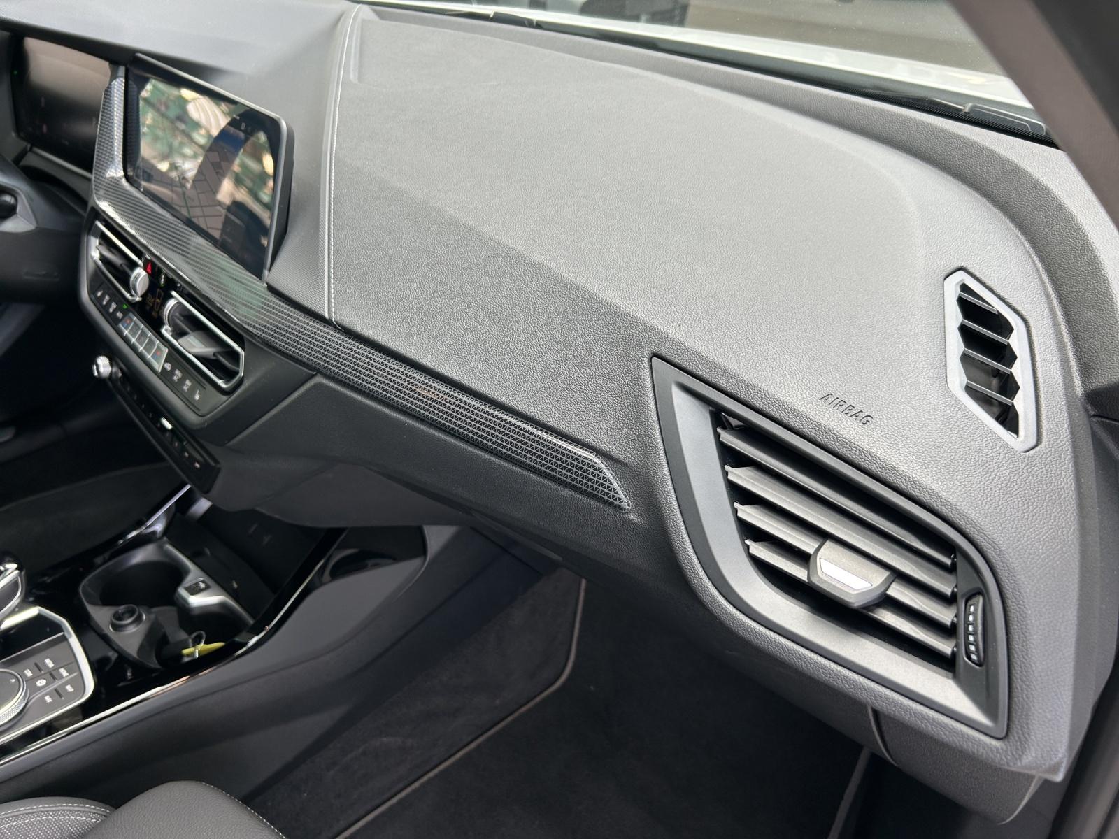 BMW 120i-image-17