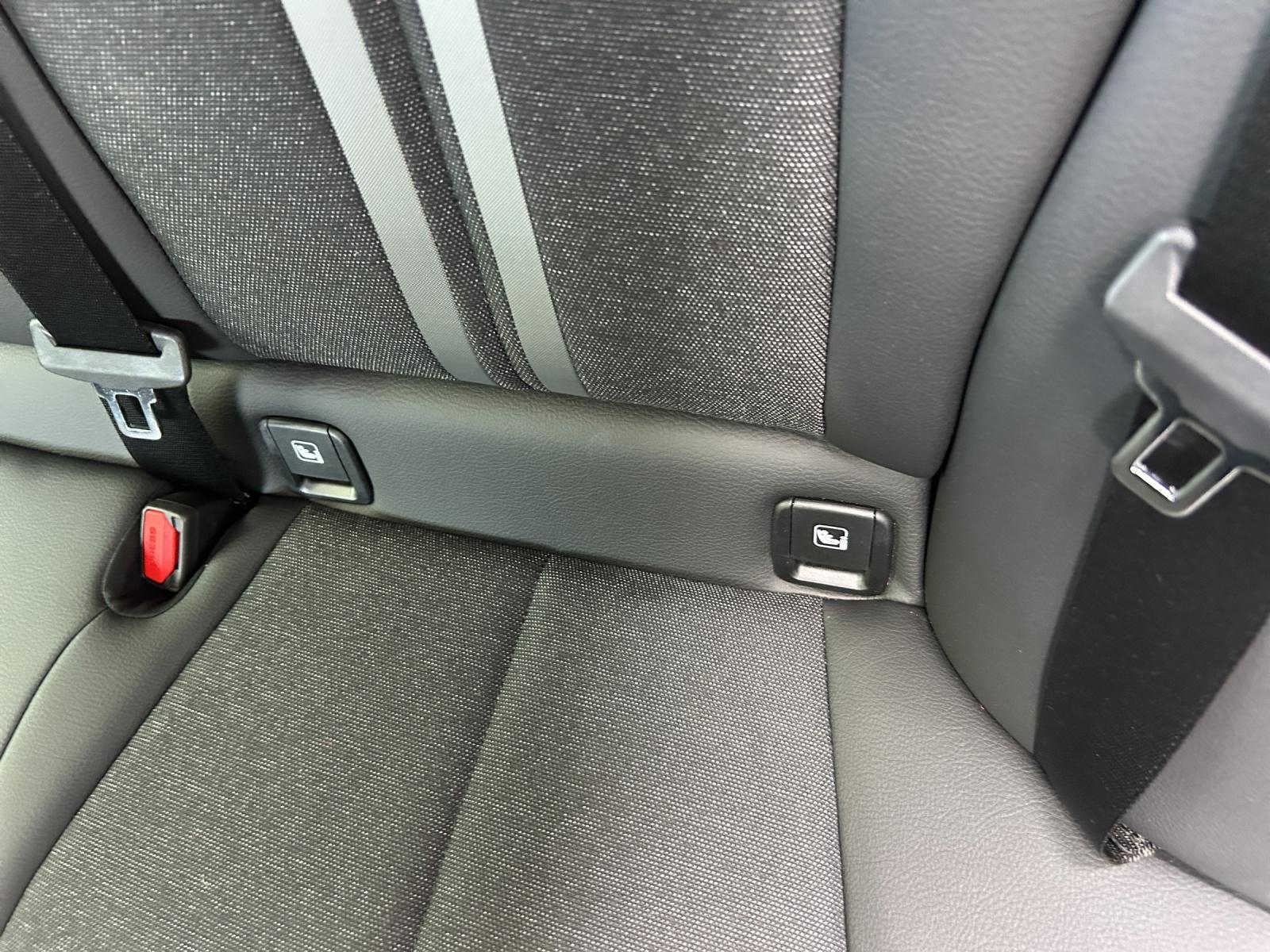 BMW 120i-image-25