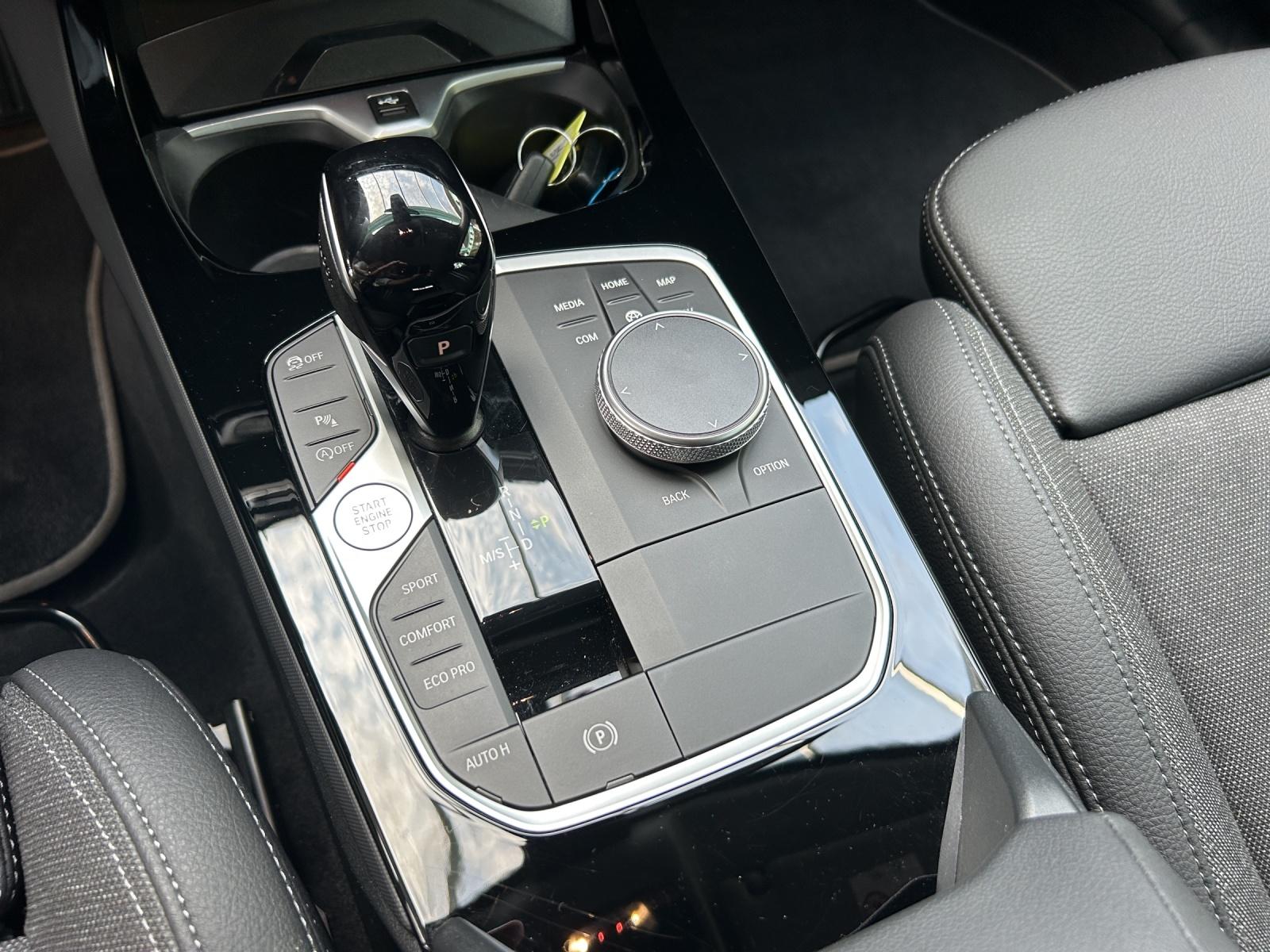 BMW 120i-image-20