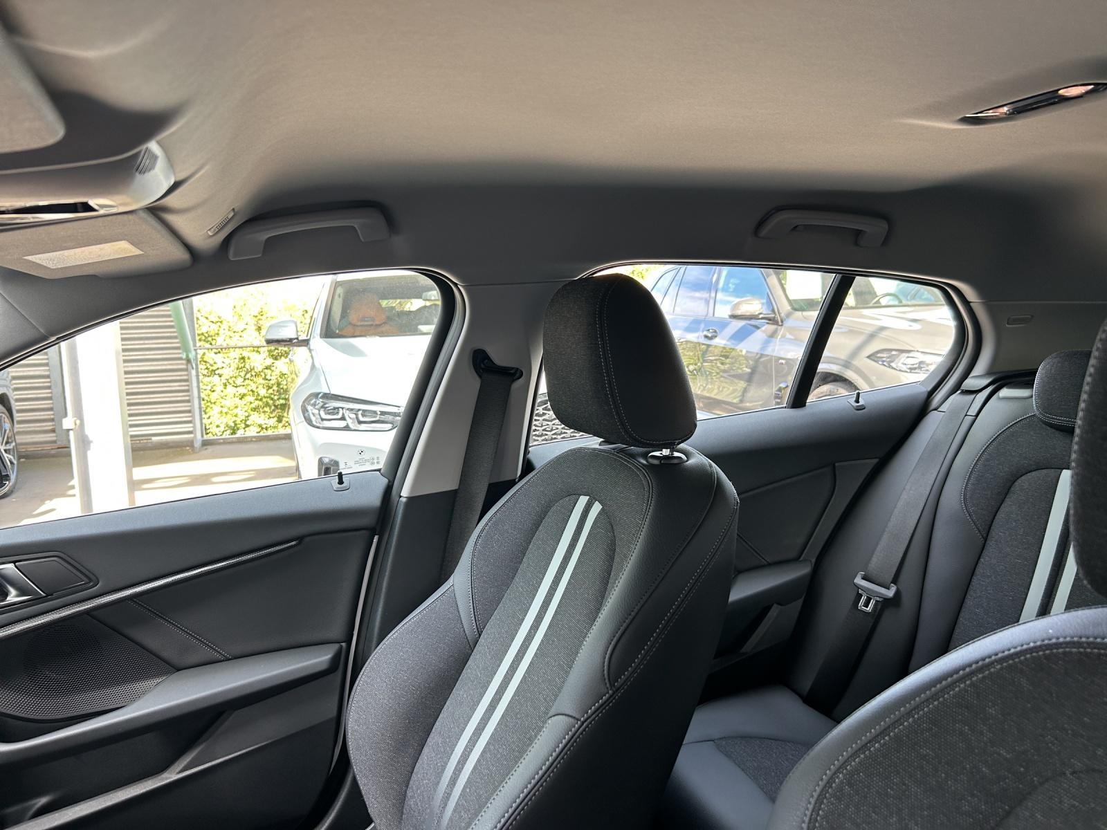 BMW 120i-image-12