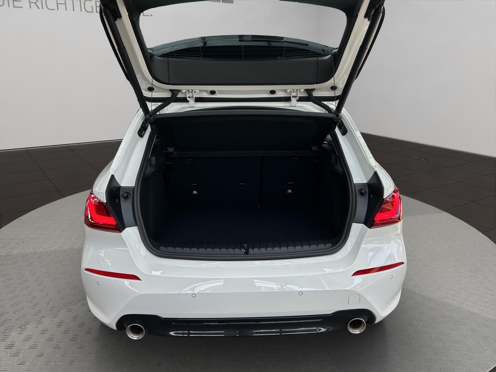 BMW 120i-image-27