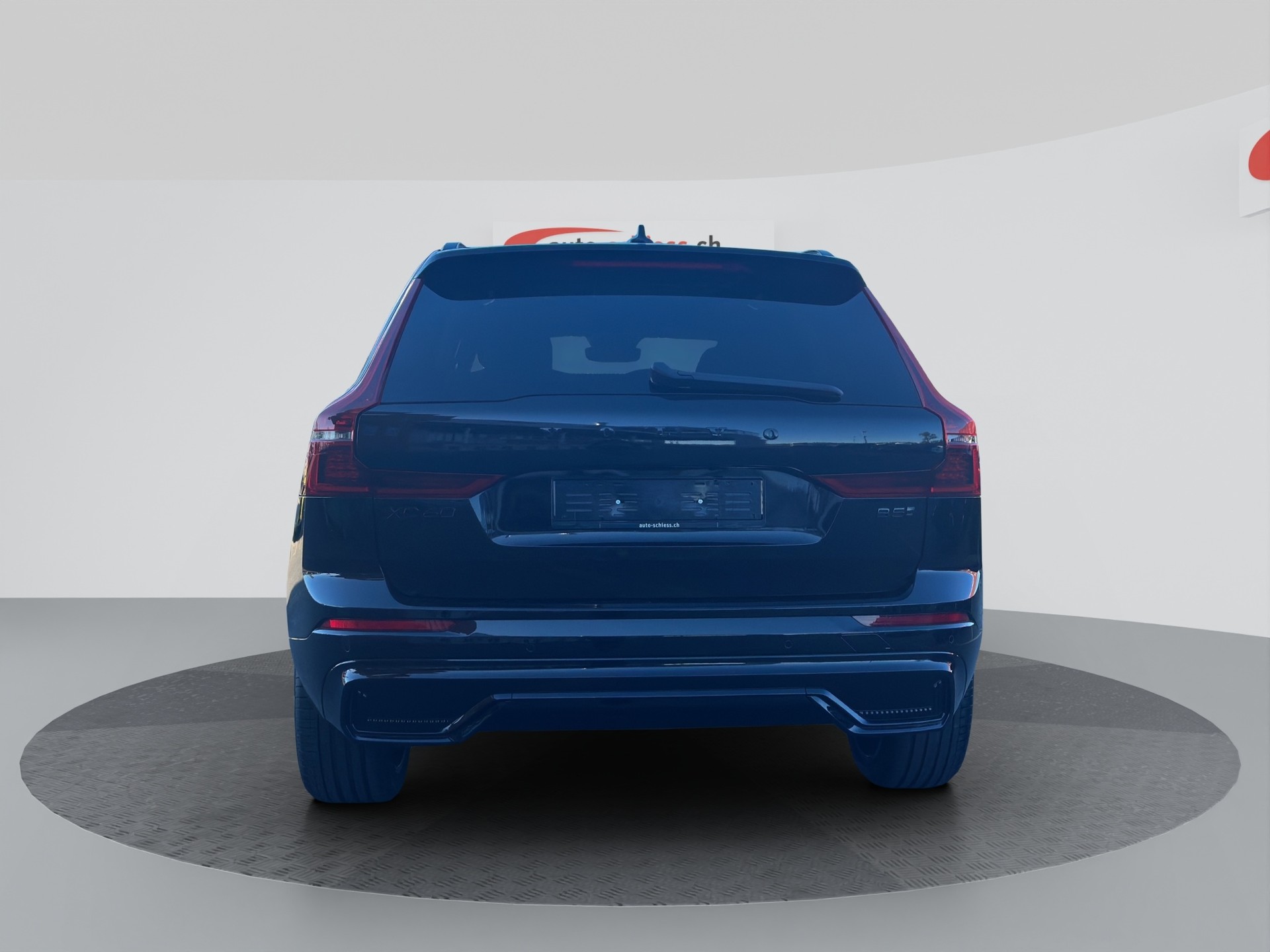VOLVO XC60 B5 Benzin Mild Hybrid AWD Plus Black Edition-image-9