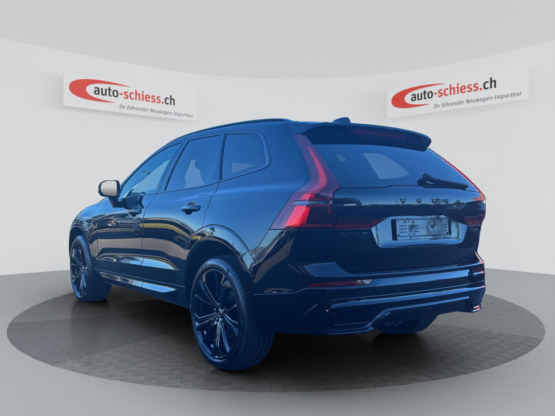 VOLVO XC60 B5 Benzin Mild Hybrid AWD Plus Black Edition-image-8