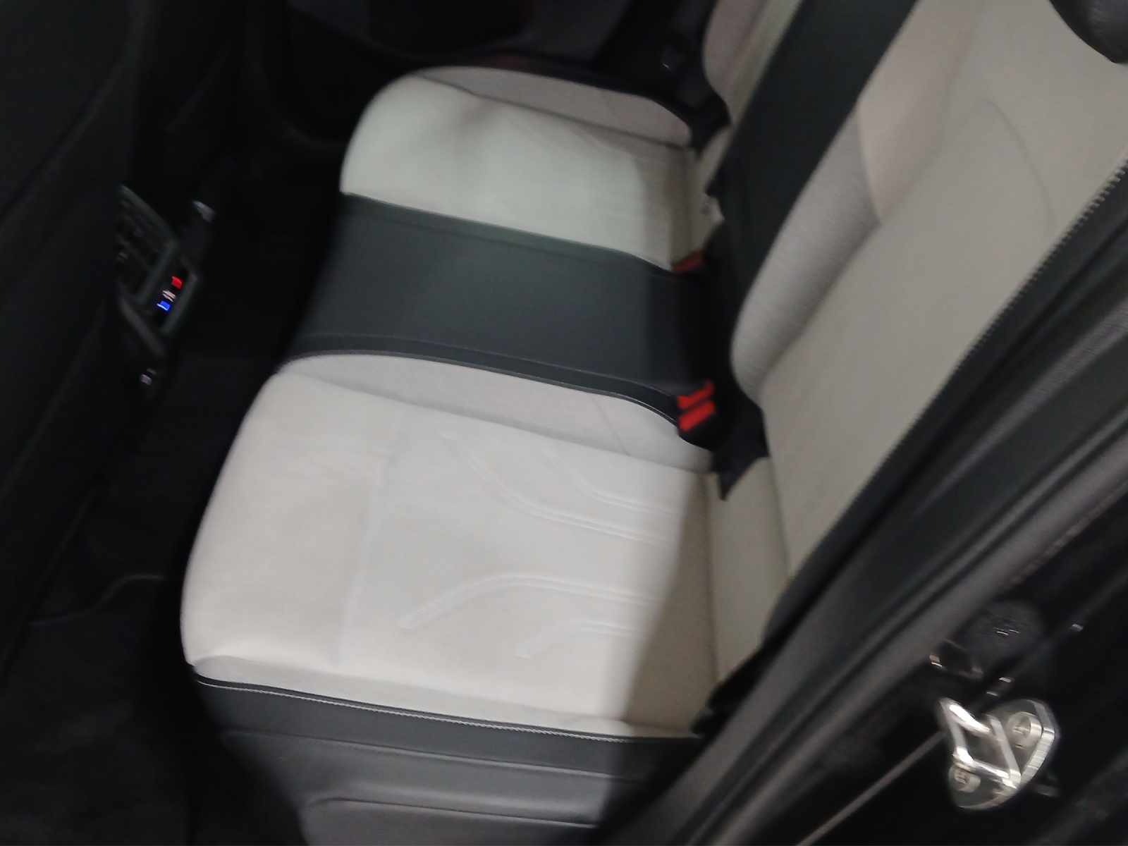 VW Golf 1.5 TSI PHEV Style-image-11