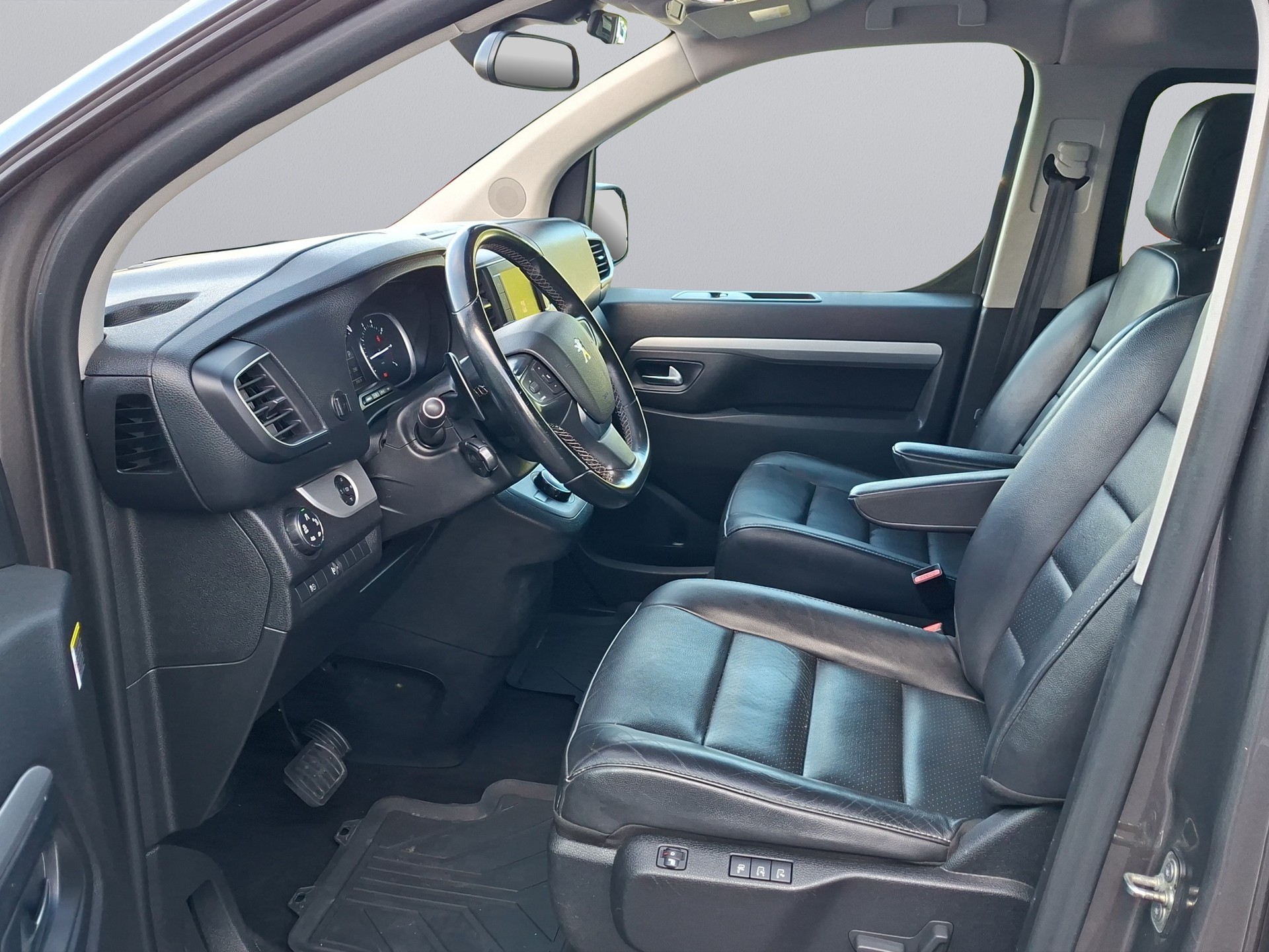PEUGEOT Traveller 2.0 BlueHDi Business VIP Standard EAT-image-8