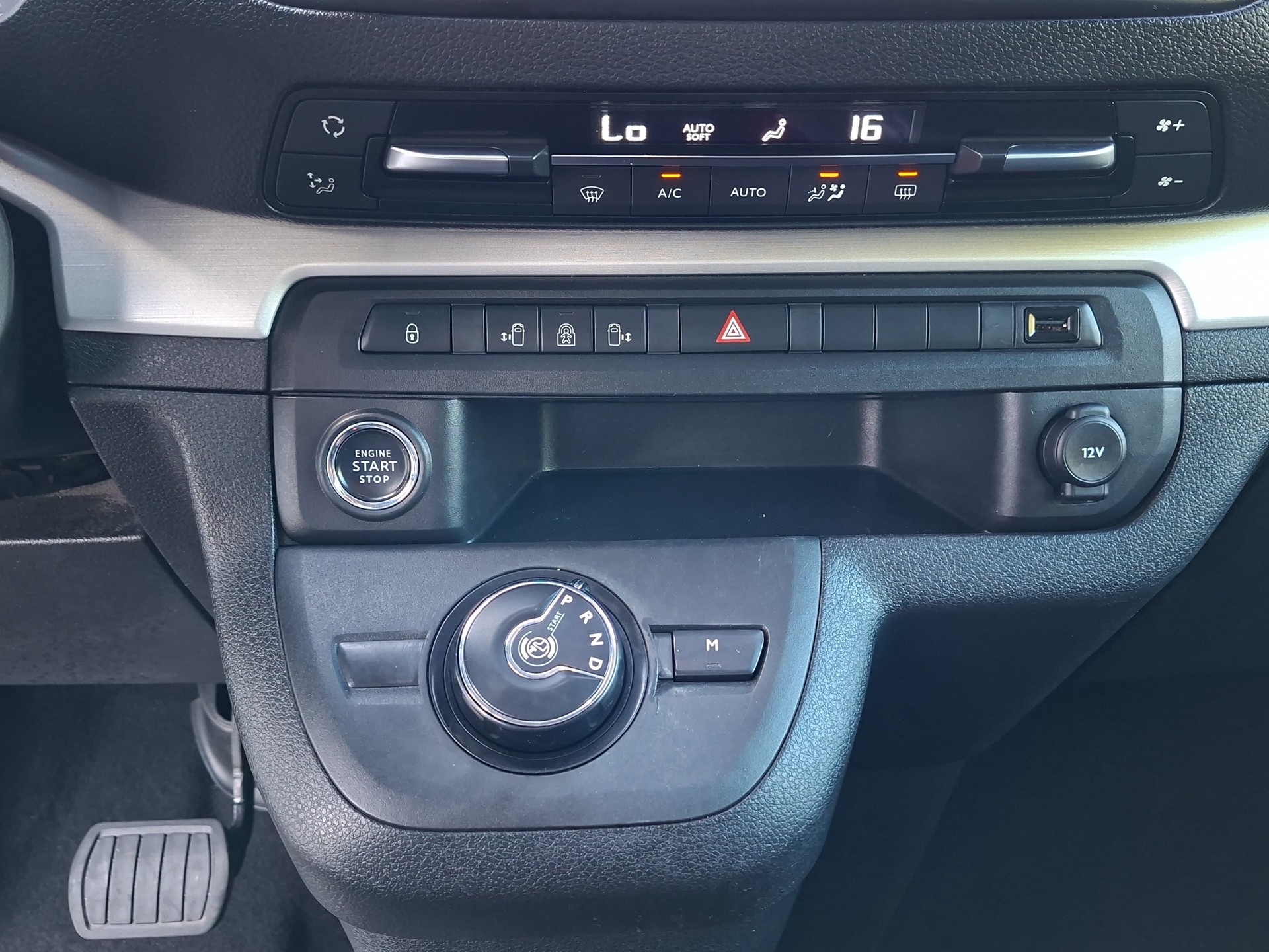 PEUGEOT Traveller 2.0 BlueHDi Business VIP Standard EAT-image-14