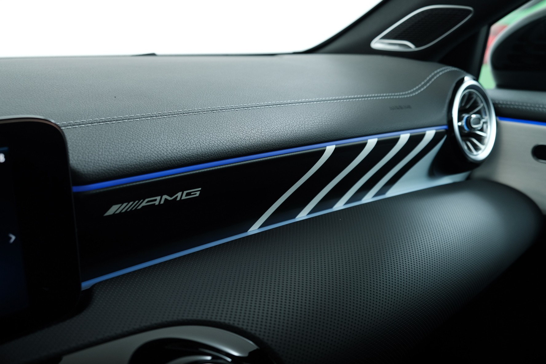 MERCEDES-BENZ A 45 S AMG 4matic+ W177-image-12