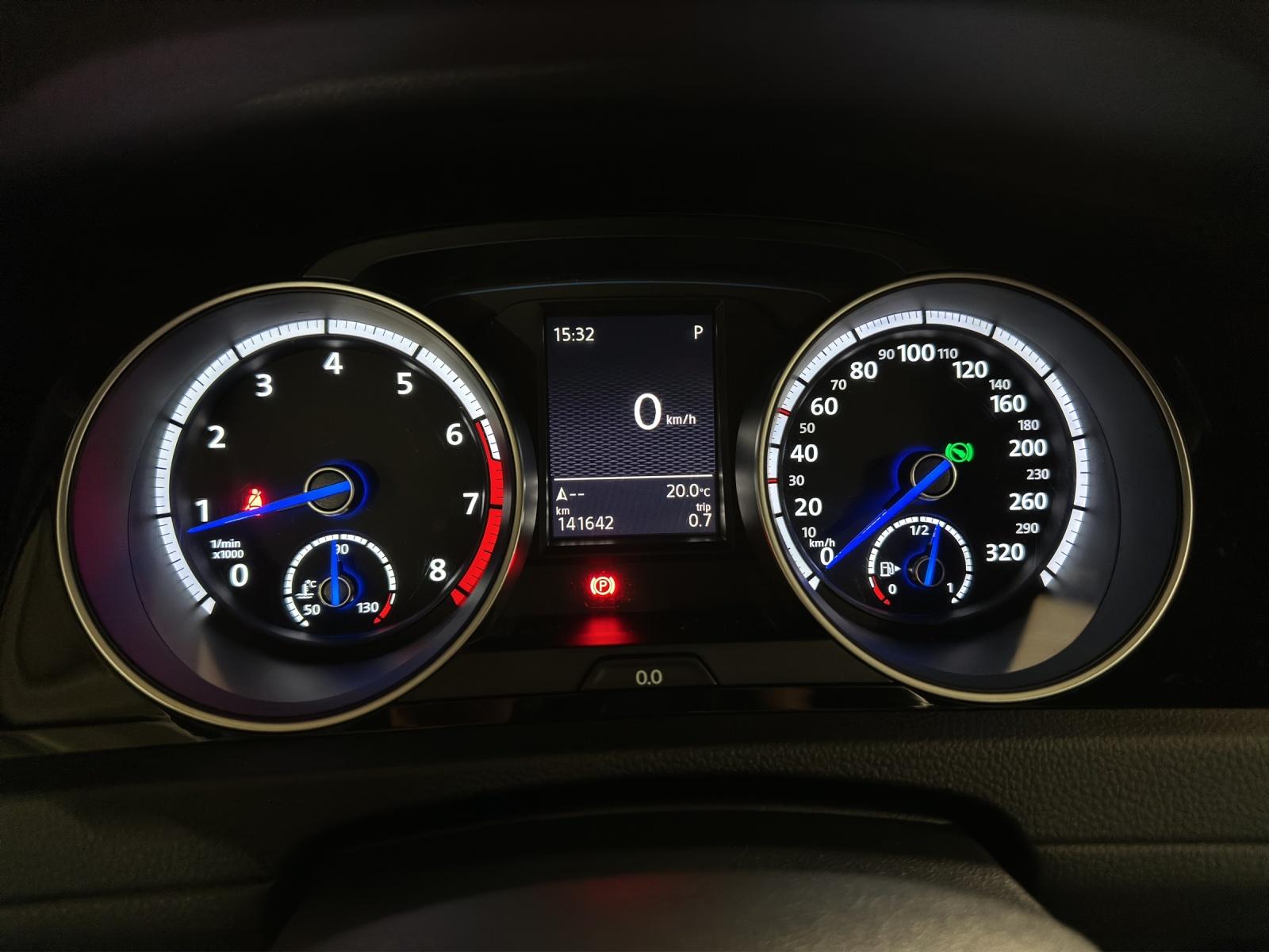 VW Golf VII 2.0 TSI R DSG 4motion-image-7