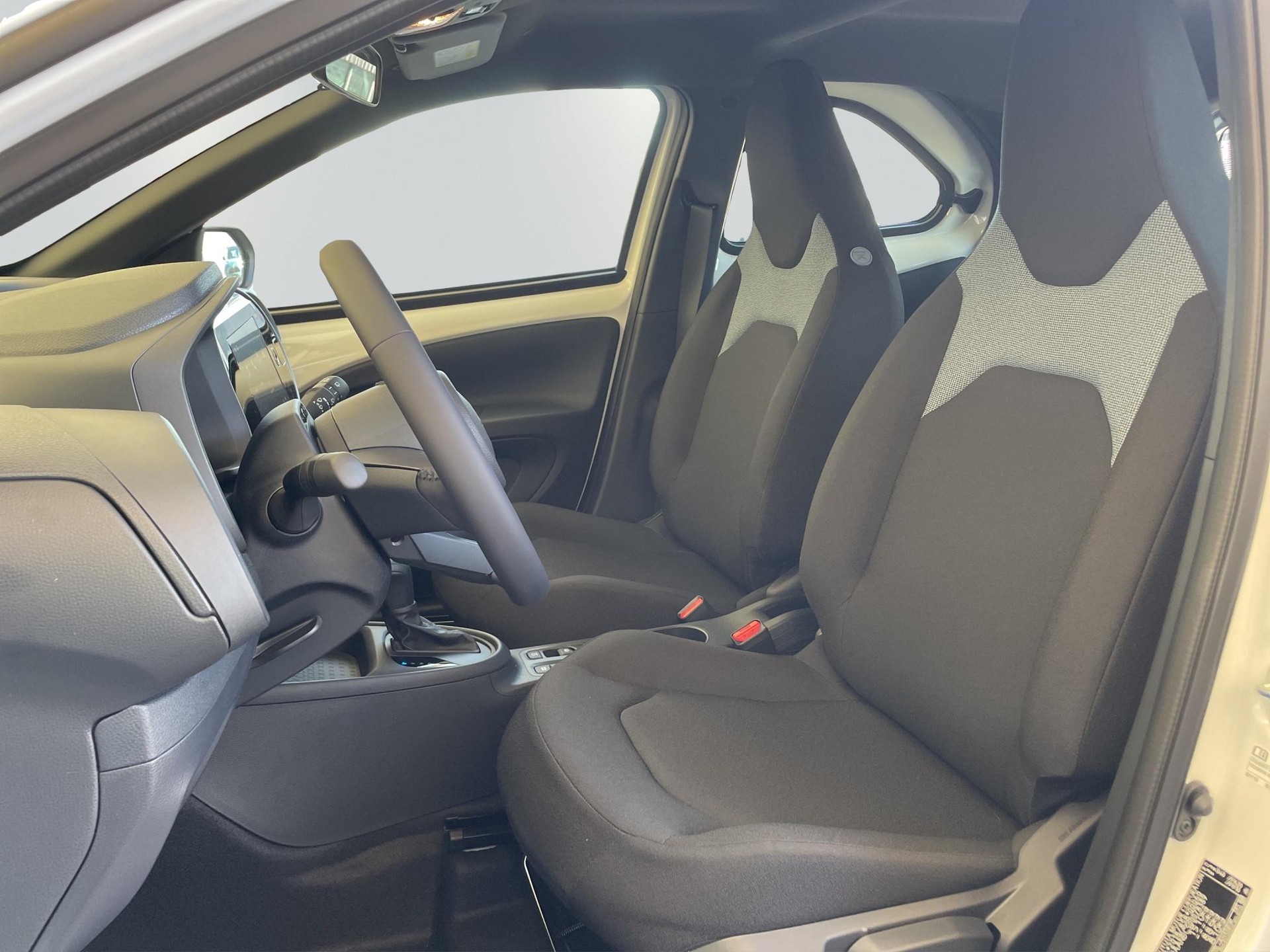 TOYOTA Aygo X 1.5 VVT-i HSD Comfort-image-9