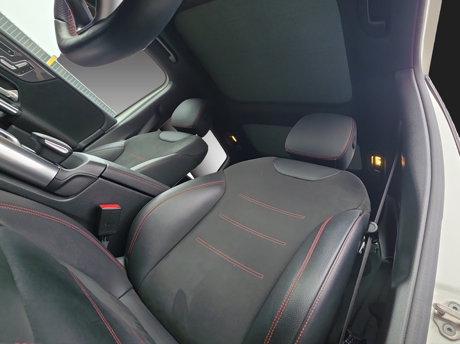 MERCEDES-BENZ B 220 4Matic AMG Line 7G-DCT-image-12
