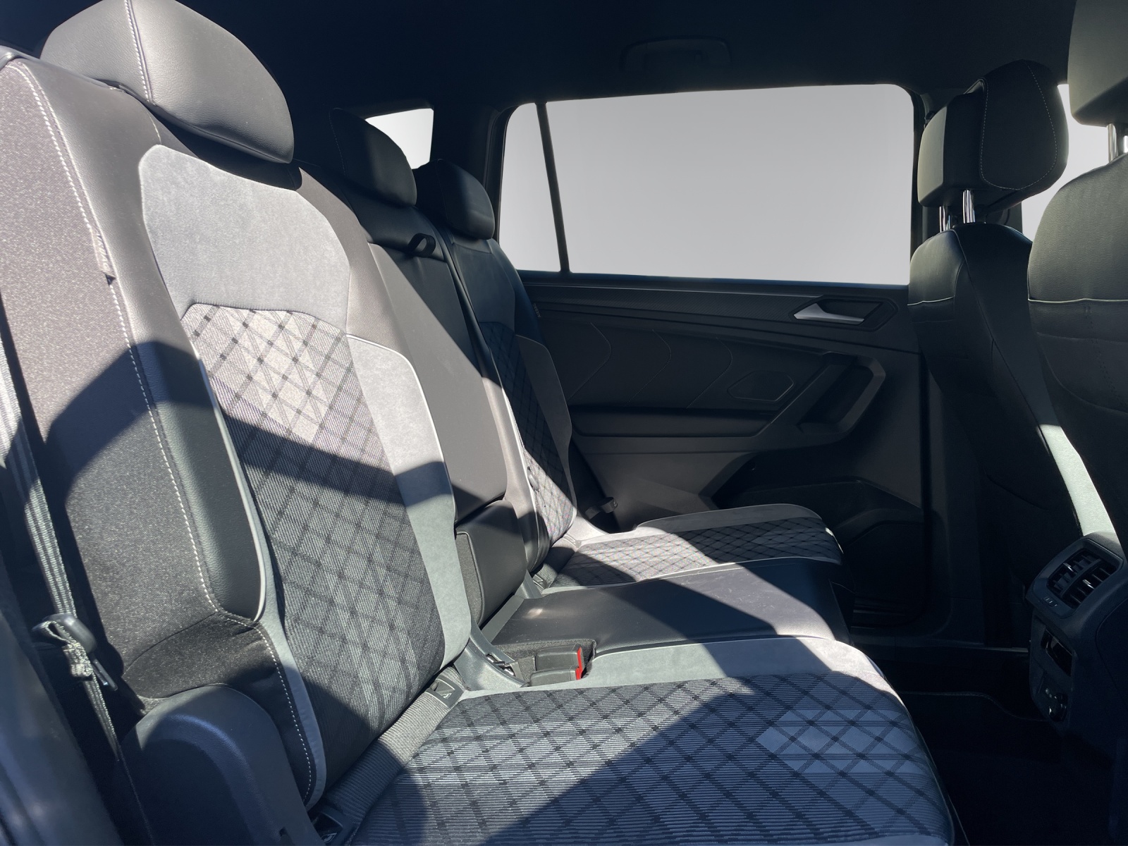 VW TIGUAN ALLSPACE 2.0 TSI R-LINE 4MOTION DSG – SPORTLICHER ALLROUNDER MIT 4MOTION | R-LINE-AUSFÜHRUNG |7 PLÄTZER-image-9