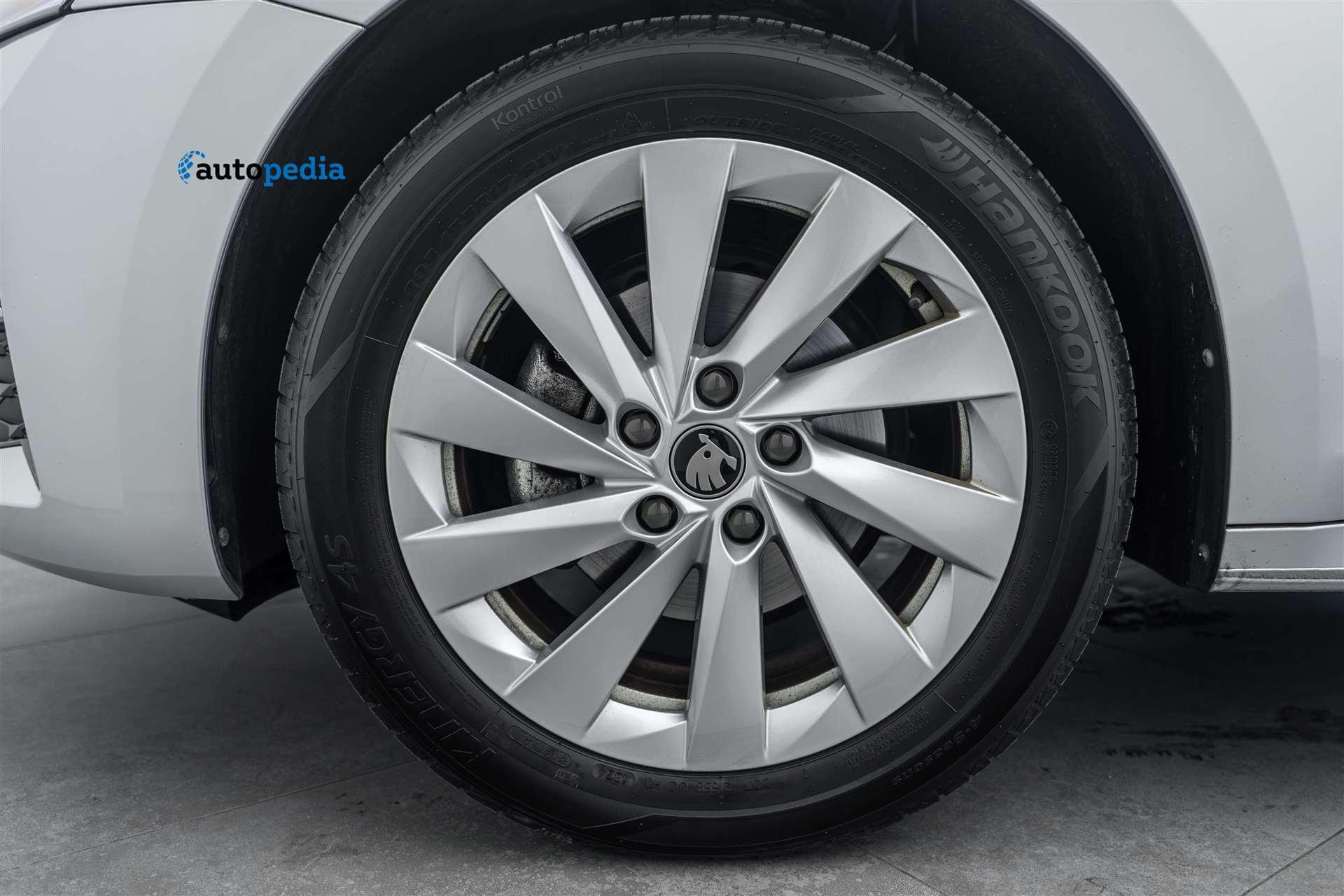 SKODA Octavia Combi 2.0 TDI DSG Selection-image-6
