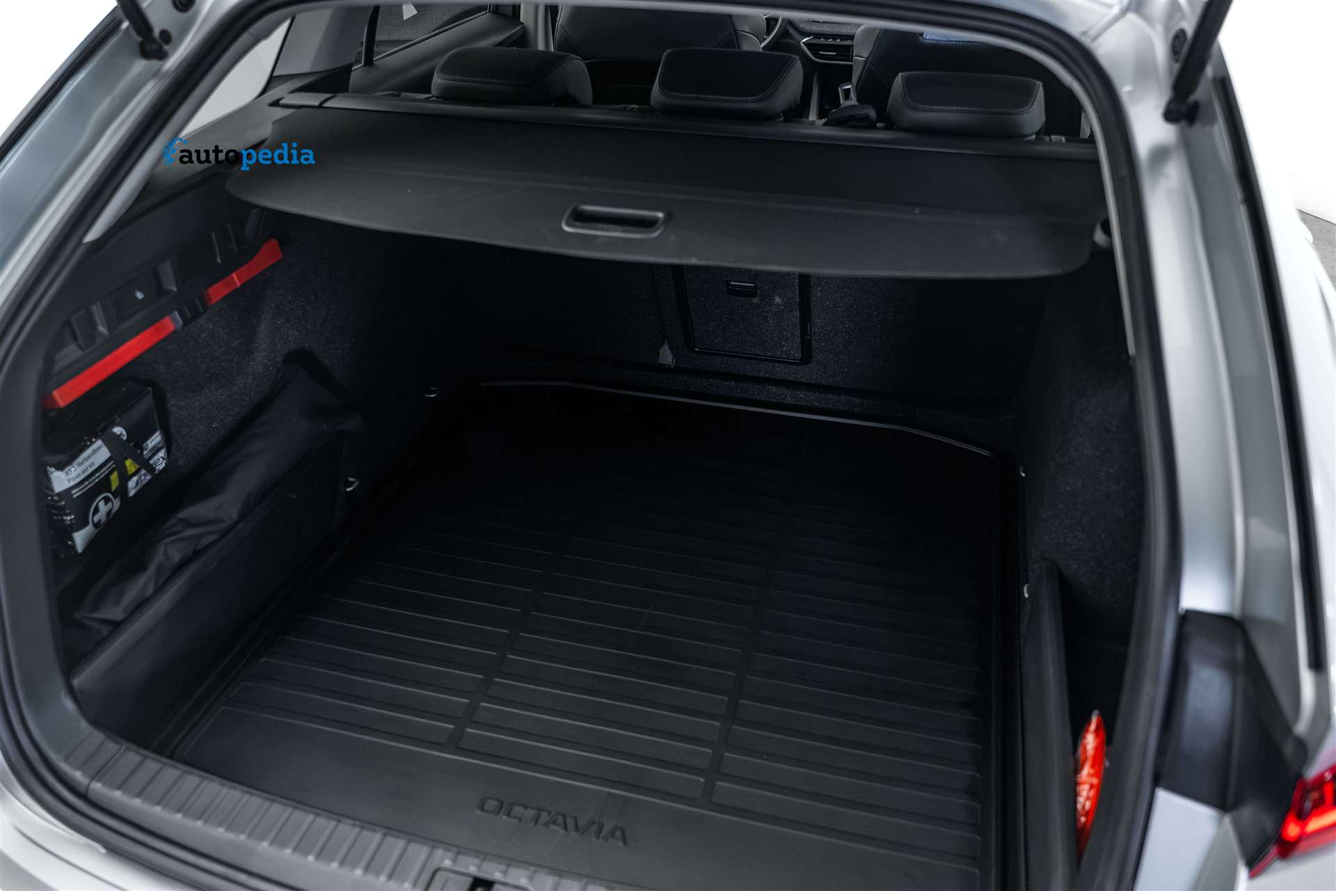 SKODA Octavia Combi 2.0 TDI DSG Selection-image-5