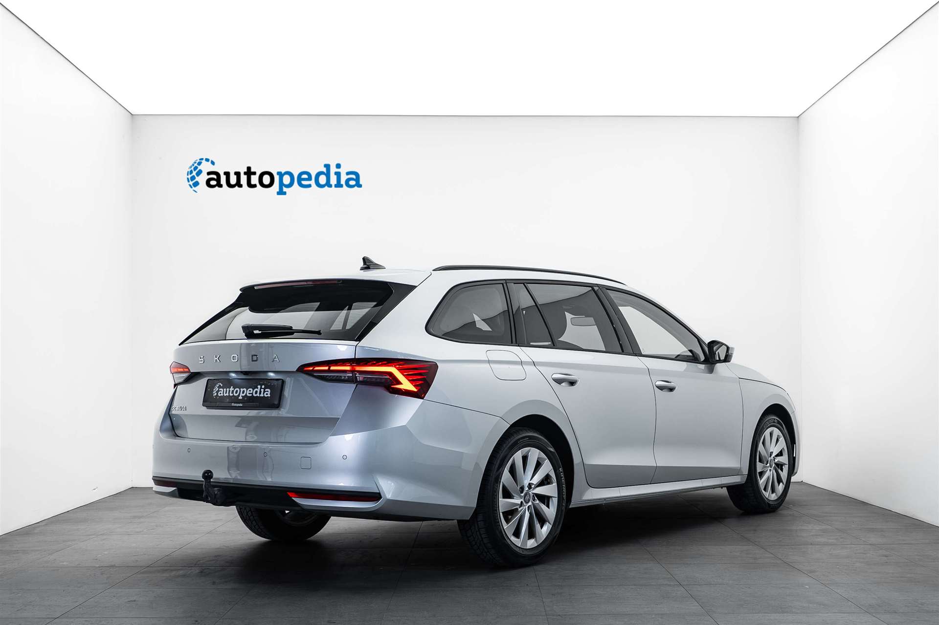 SKODA Octavia Combi 2.0 TDI DSG Selection-image-2