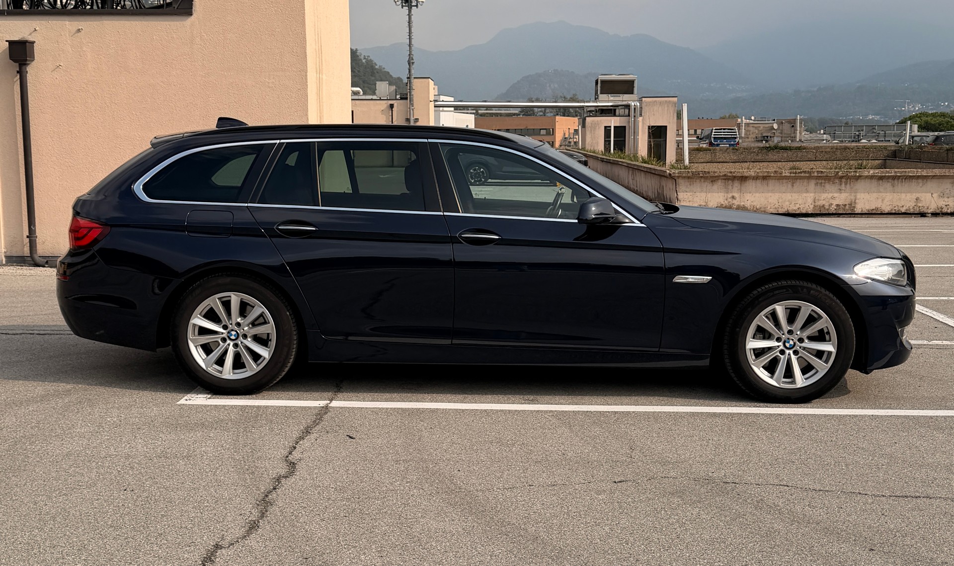 BMW 528i xDrive Touring Steptronic-image-3