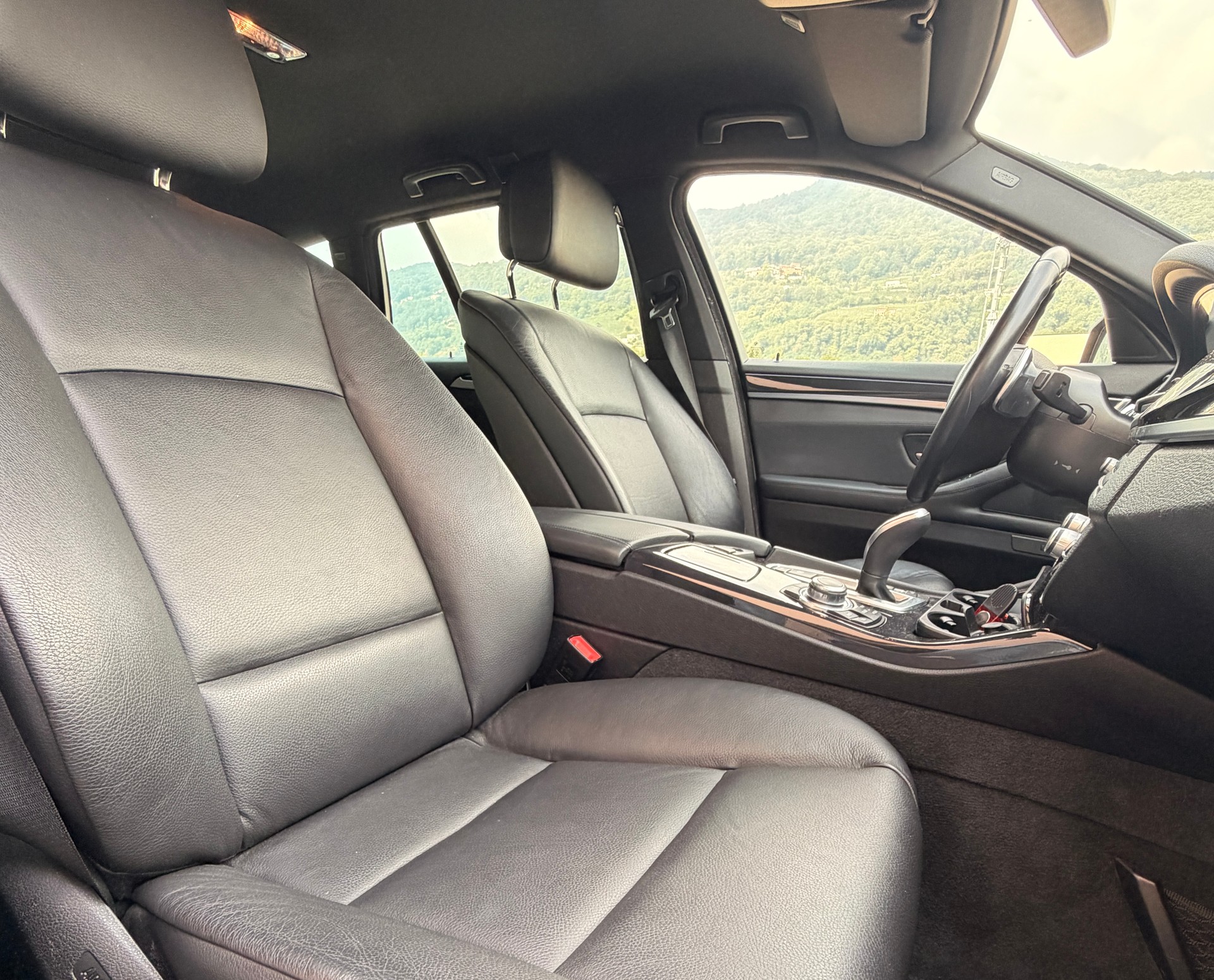 BMW 528i xDrive Touring Steptronic-image-12