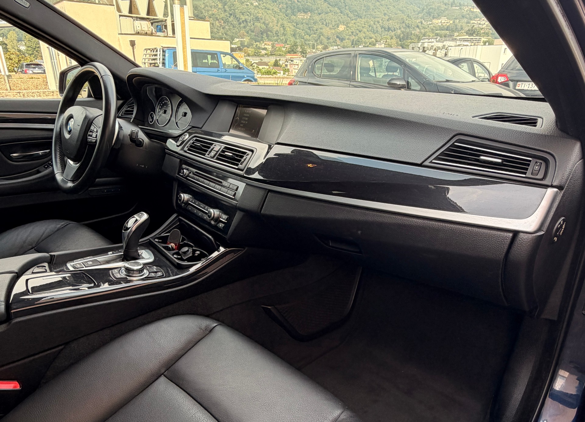 BMW 528i xDrive Touring Steptronic-image-11