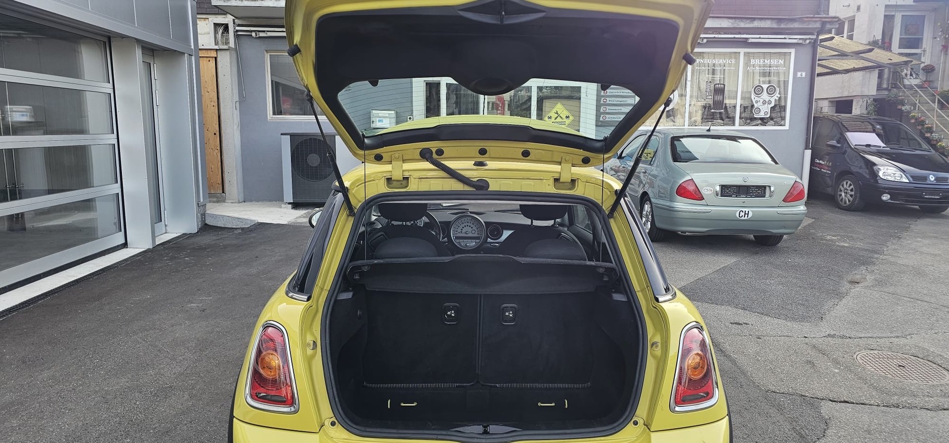 MINI Cooper Steptronic-image-8