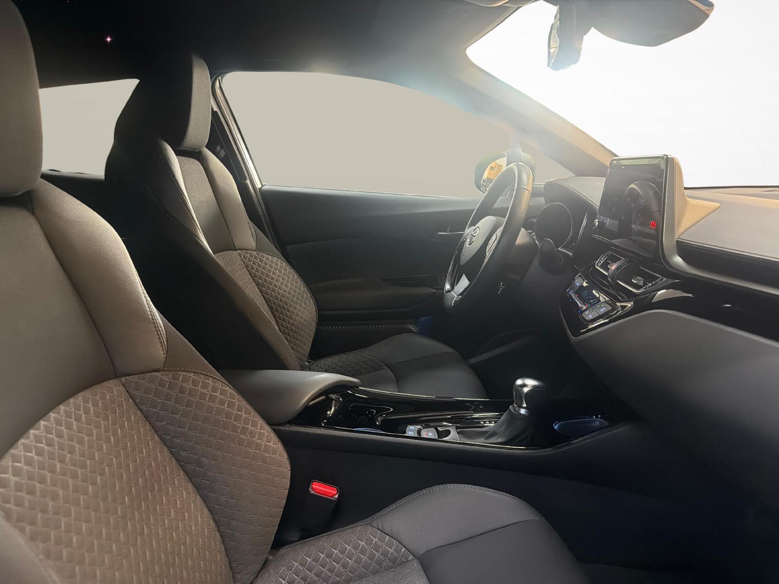 TOYOTA C-HR 1.8 VVTi HSD Trend-image-9