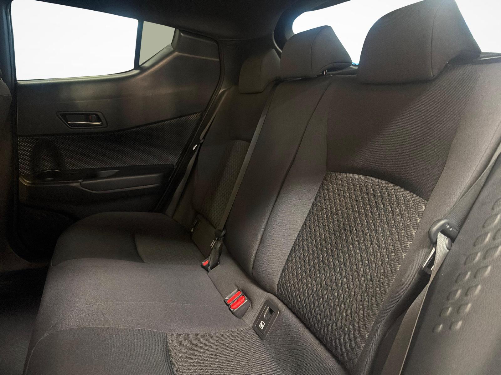 TOYOTA C-HR 1.8 VVTi HSD Trend-image-19