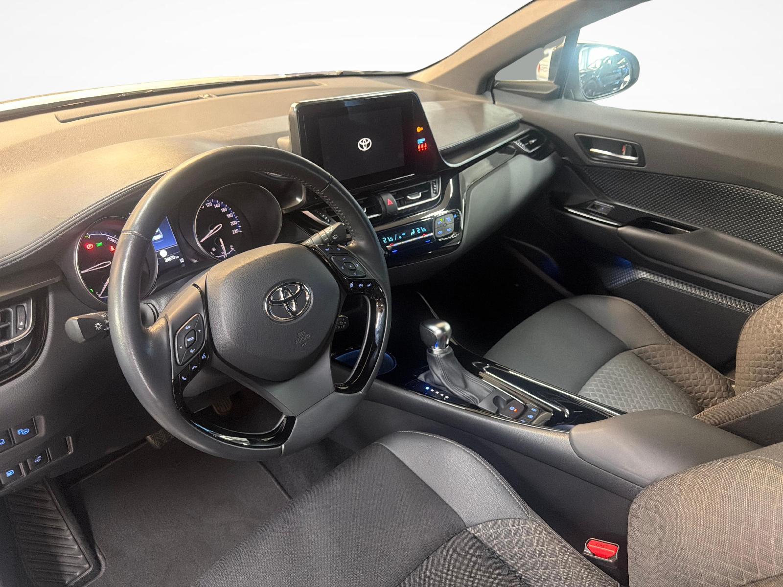 TOYOTA C-HR 1.8 VVTi HSD Trend-image-18