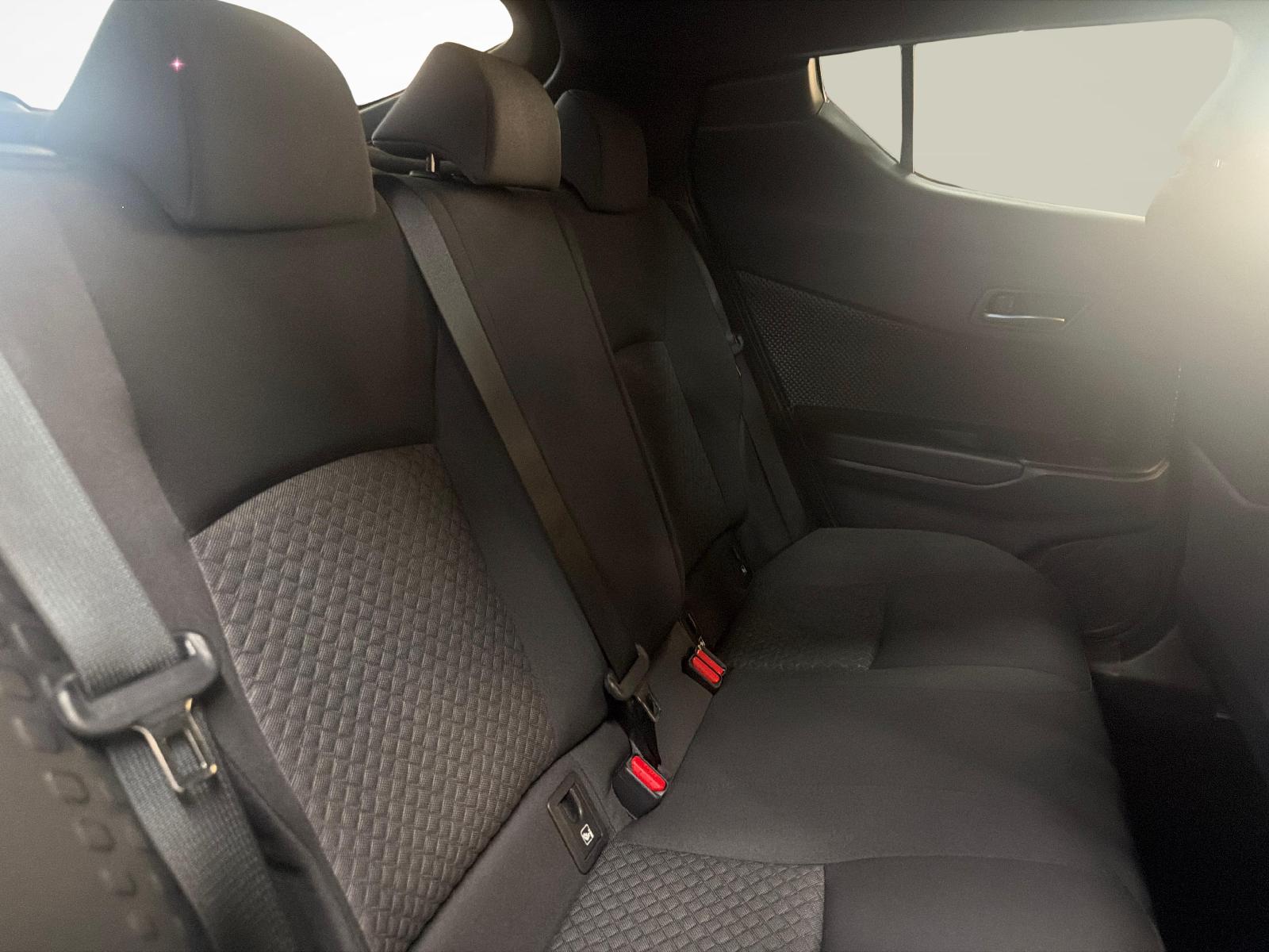 TOYOTA C-HR 1.8 VVTi HSD Trend-image-10