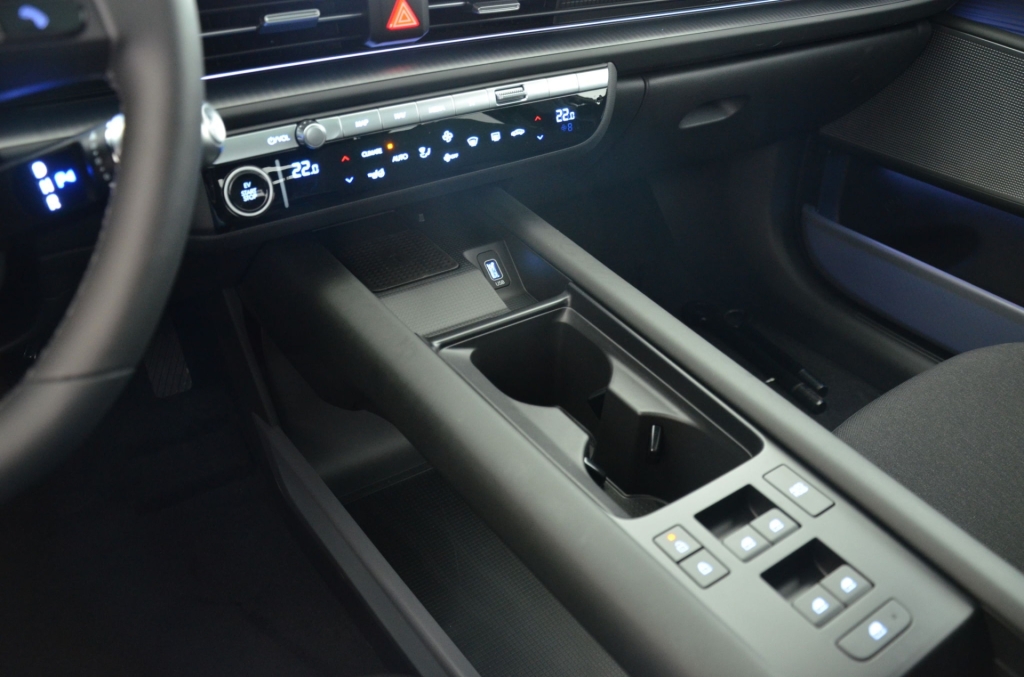 HYUNDAI Ioniq 6 77kWh Plus Line 4WD-image-24