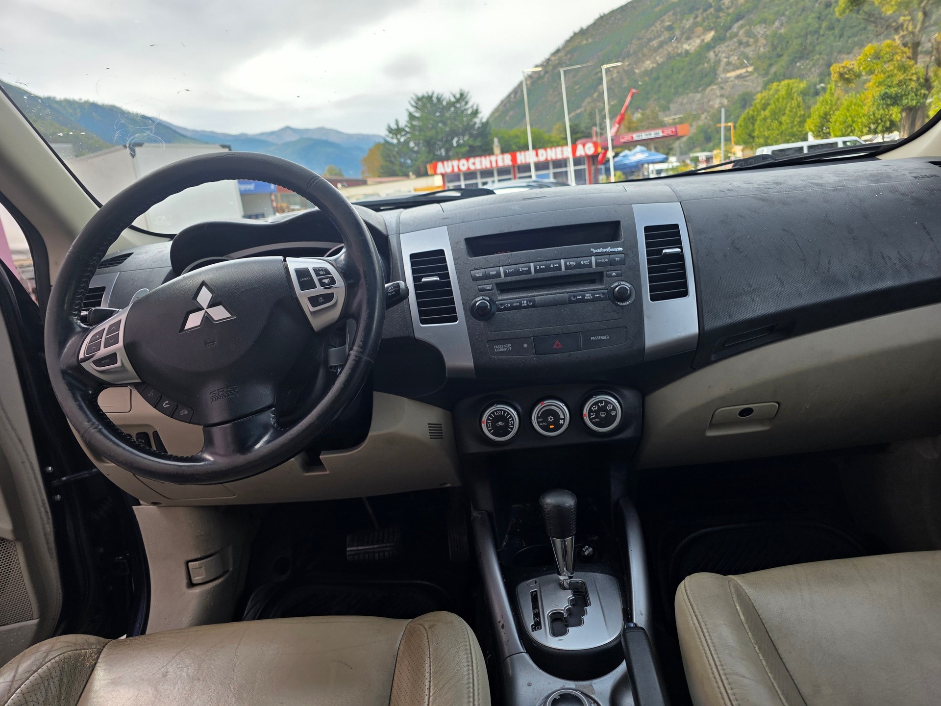 MITSUBISHI Outlander 2.4 Intense 4WD-image-12