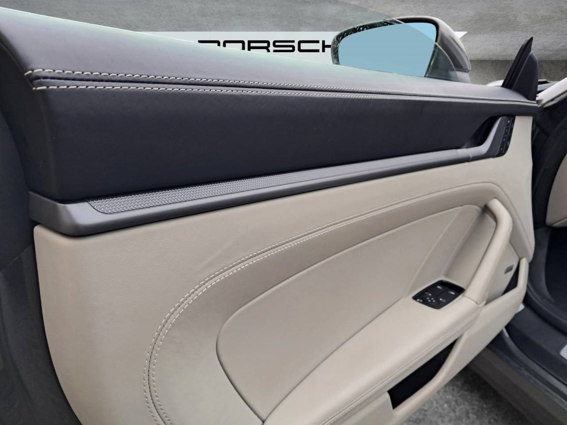PORSCHE 911 Targa 4S-image-27