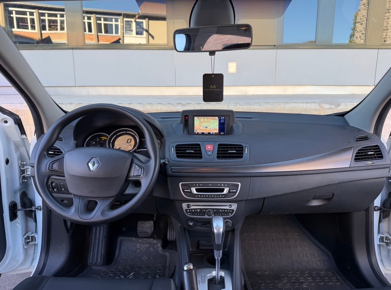 RENAULT Mégane Grandtour 1.5 dCi Expression EDC-image-8