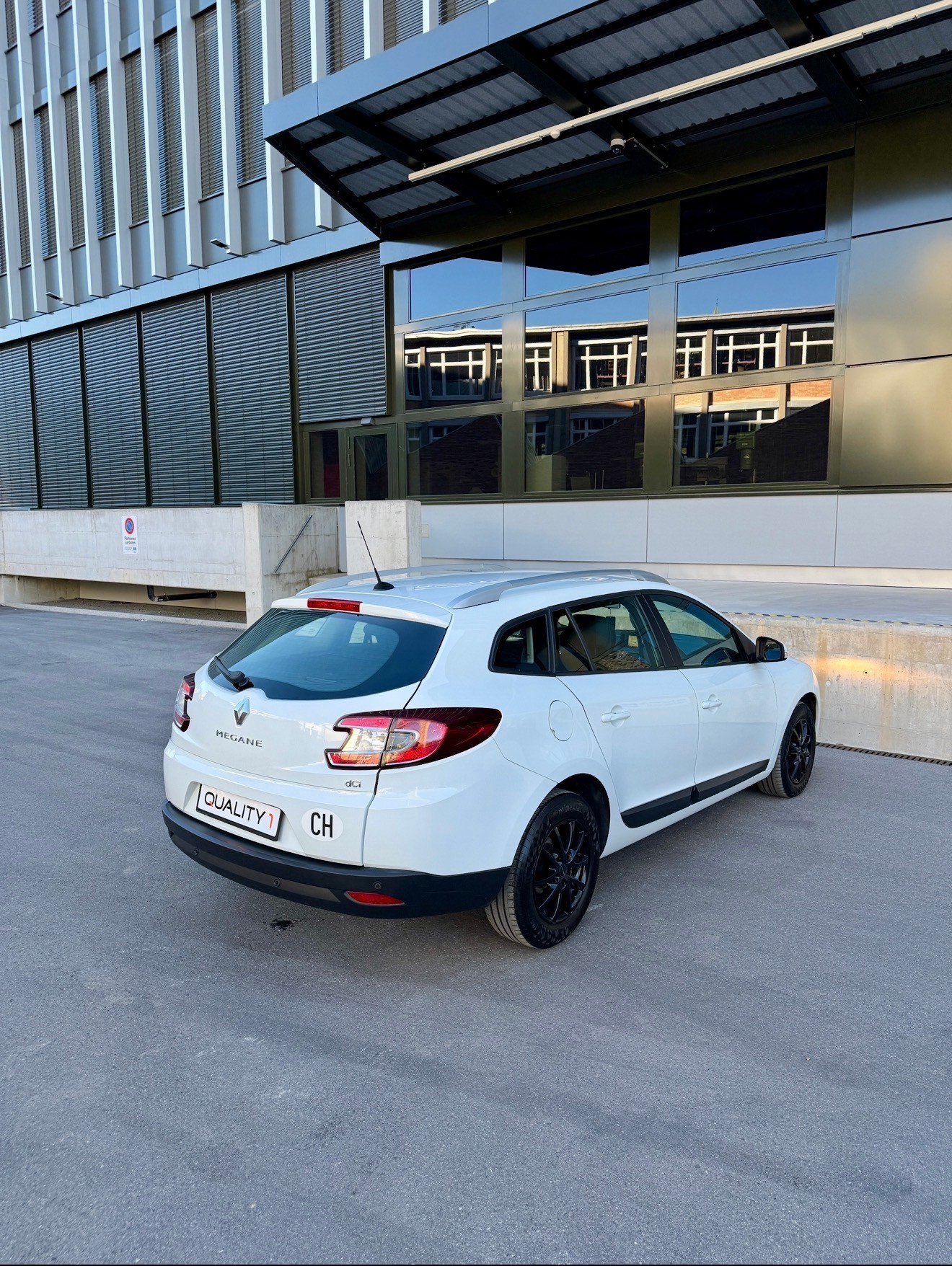 RENAULT Mégane Grandtour 1.5 dCi Expression EDC-image-4