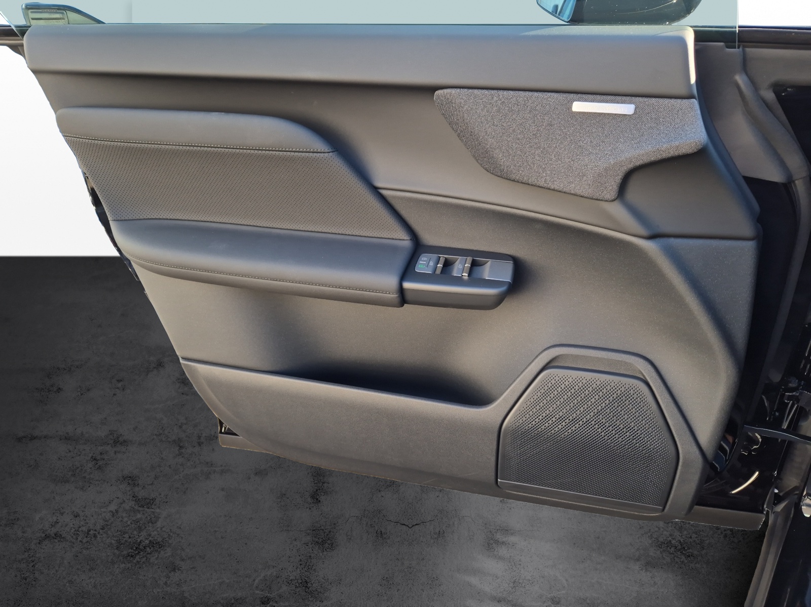 VOLVO EX60 Twin Ultra AWD-image-12
