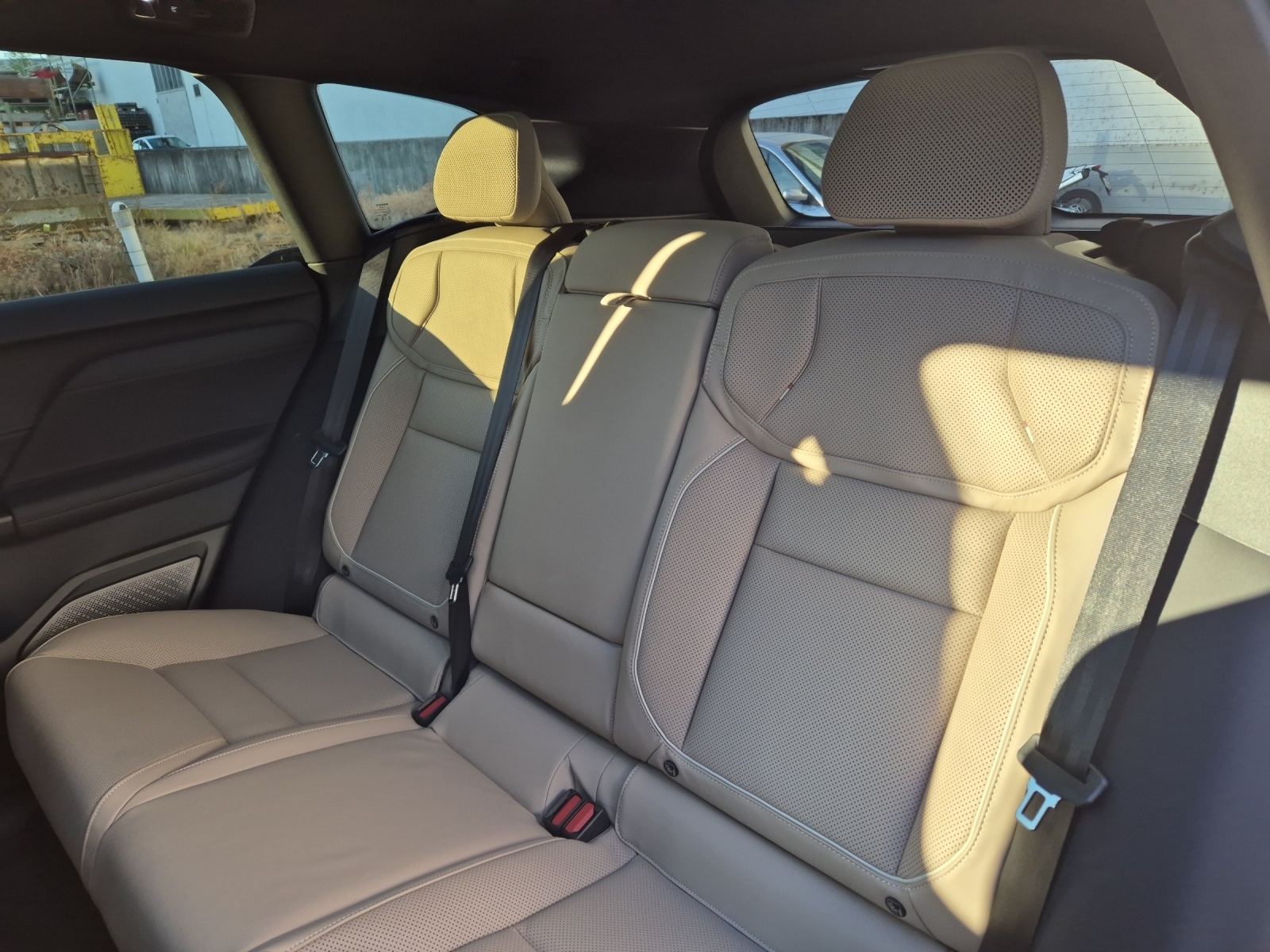 VOLVO EX60 Twin Ultra AWD-image-11