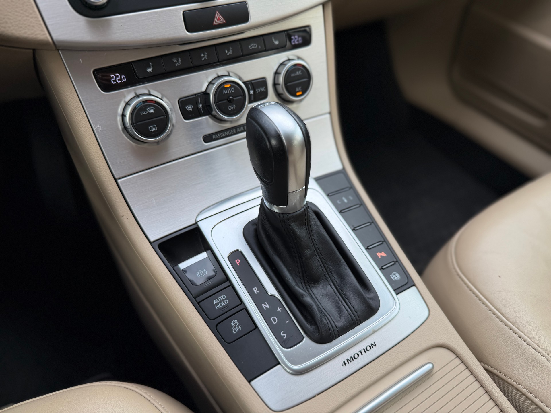 VW Passat Variant 3.6 FSI Highline 4Motion DSG-image-8