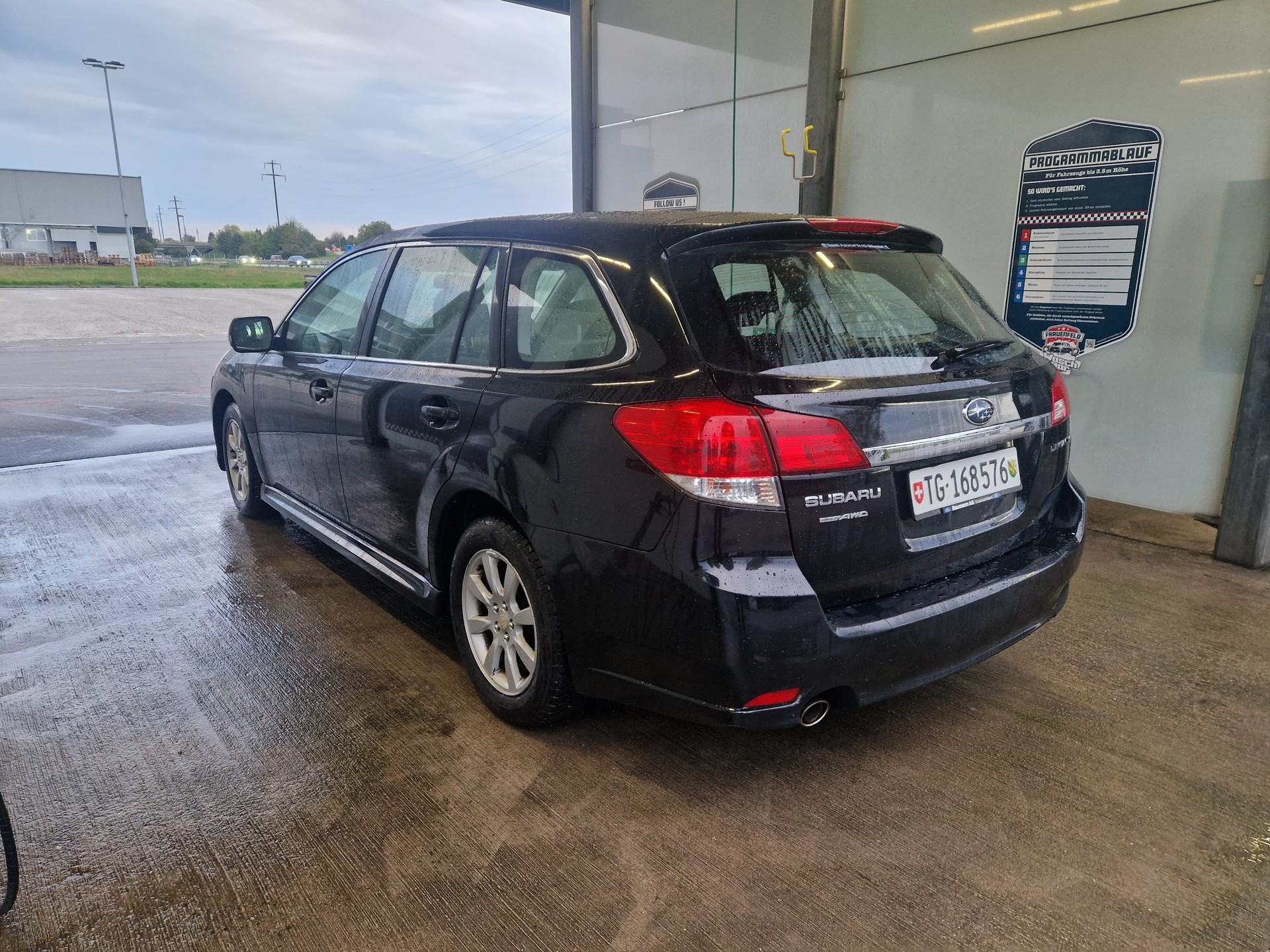SUBARU Legacy 2.0i Limited AWD Lineartronic-image-15