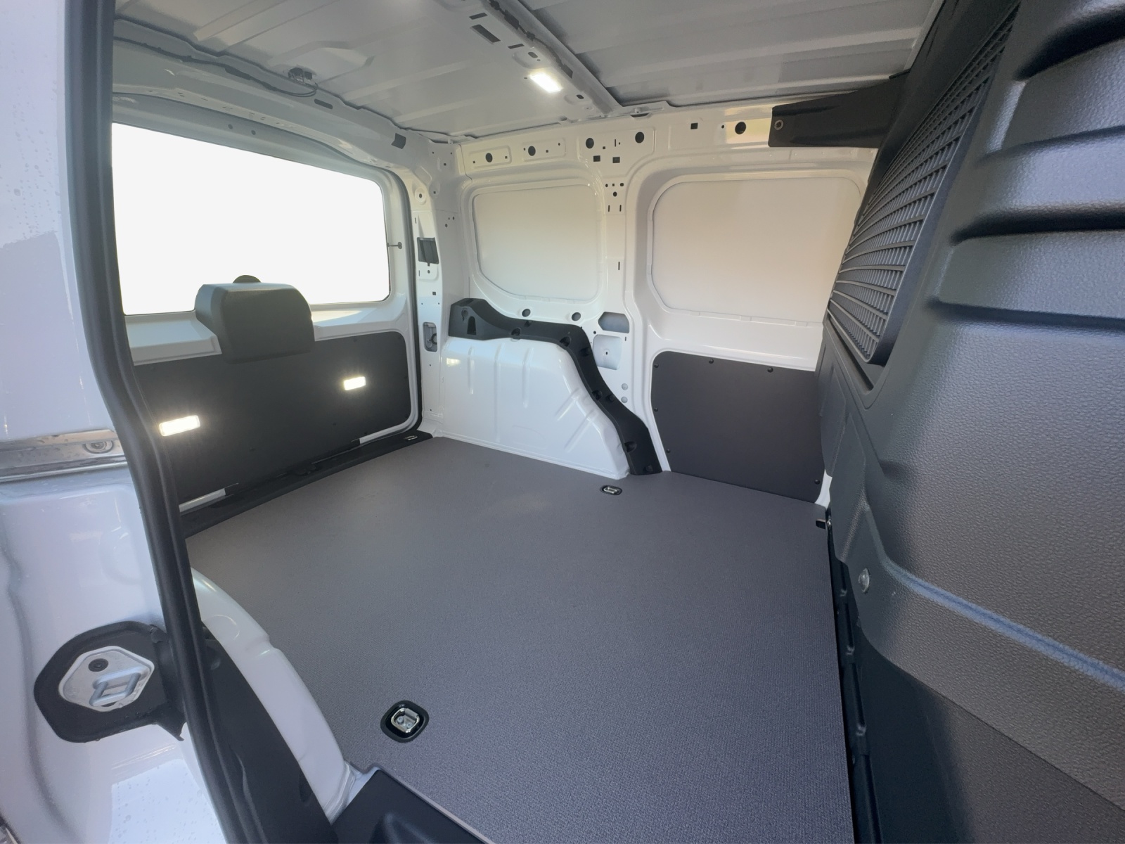 VW Caddy Cargo 2.0TDI 4Motion-image-11