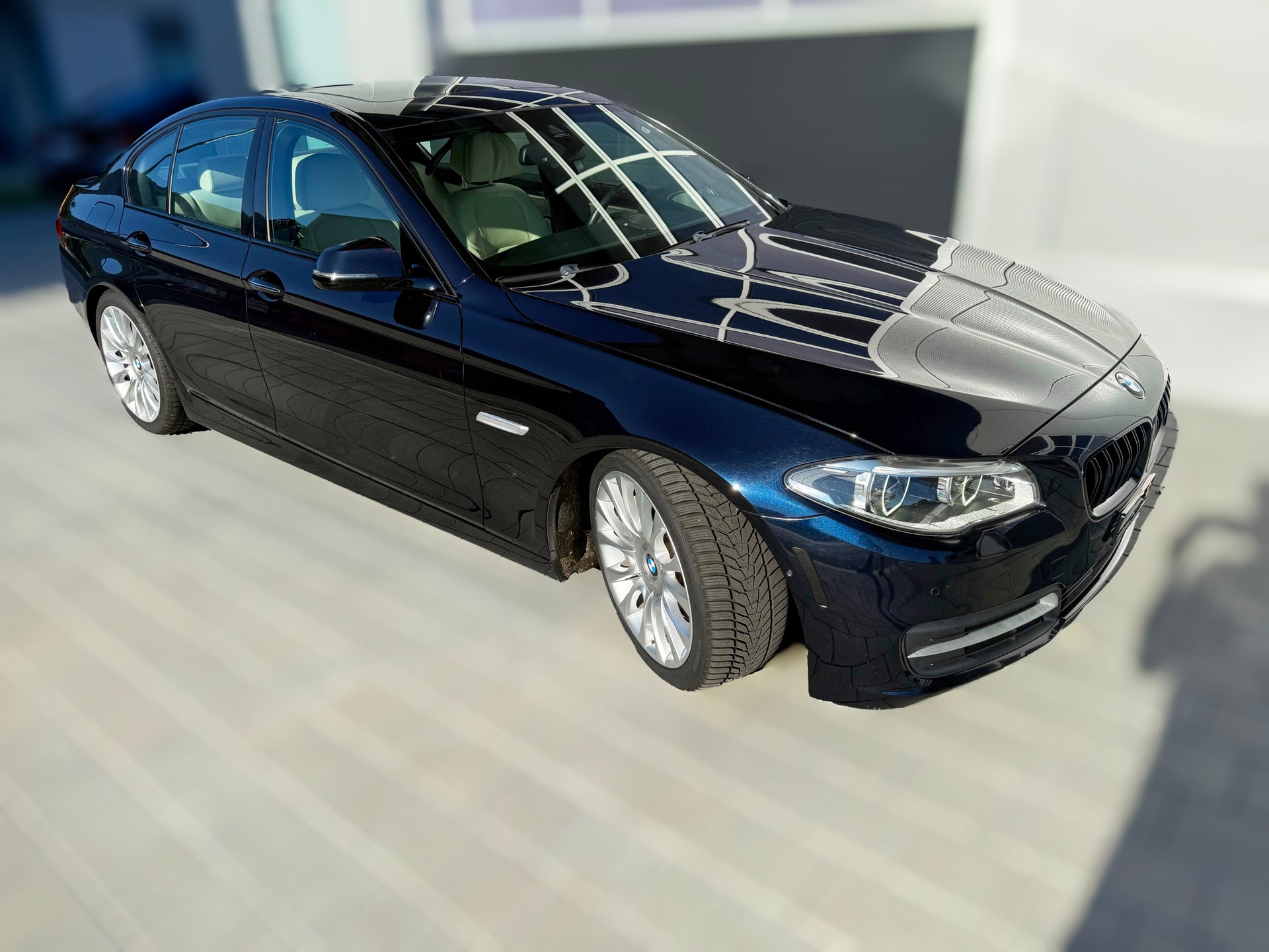 BMW 550i xDrive-image-10